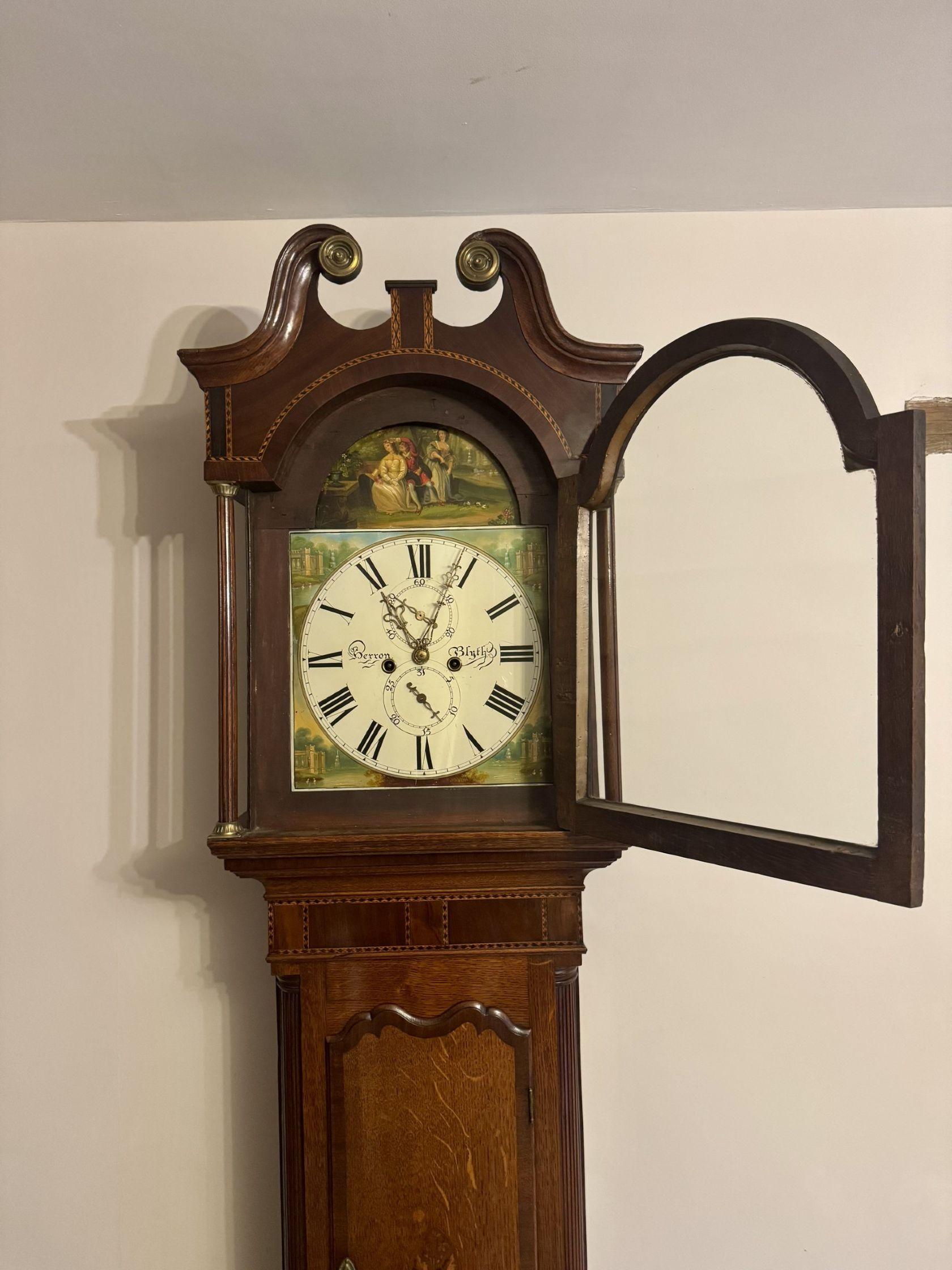 Hochwertige antike Standuhr aus Eiche und Mahagoni von George III. (Intarsie) im Angebot