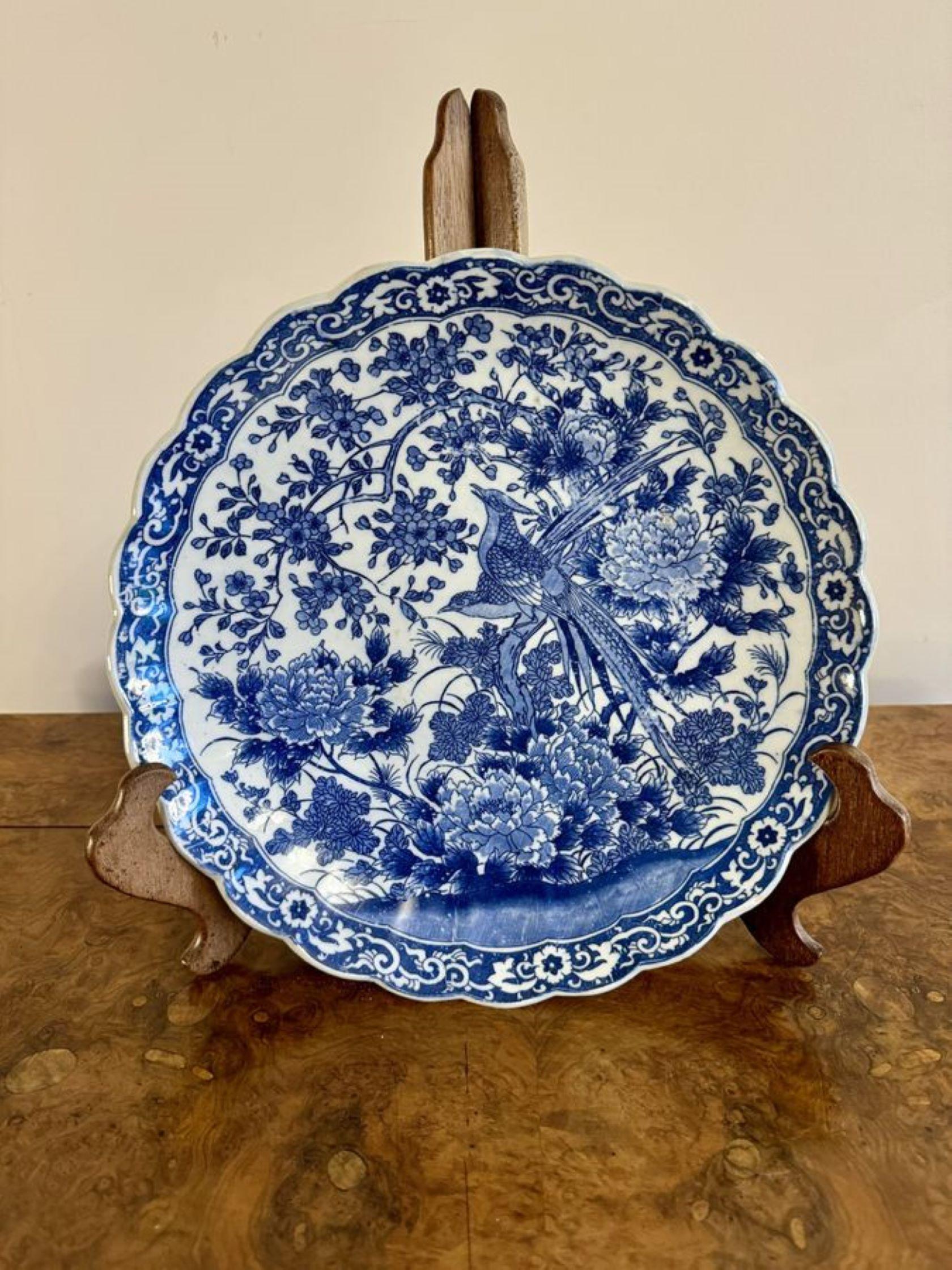 20th Century Quality antique Japanese blue and white imari scalloped edge plate For Sale