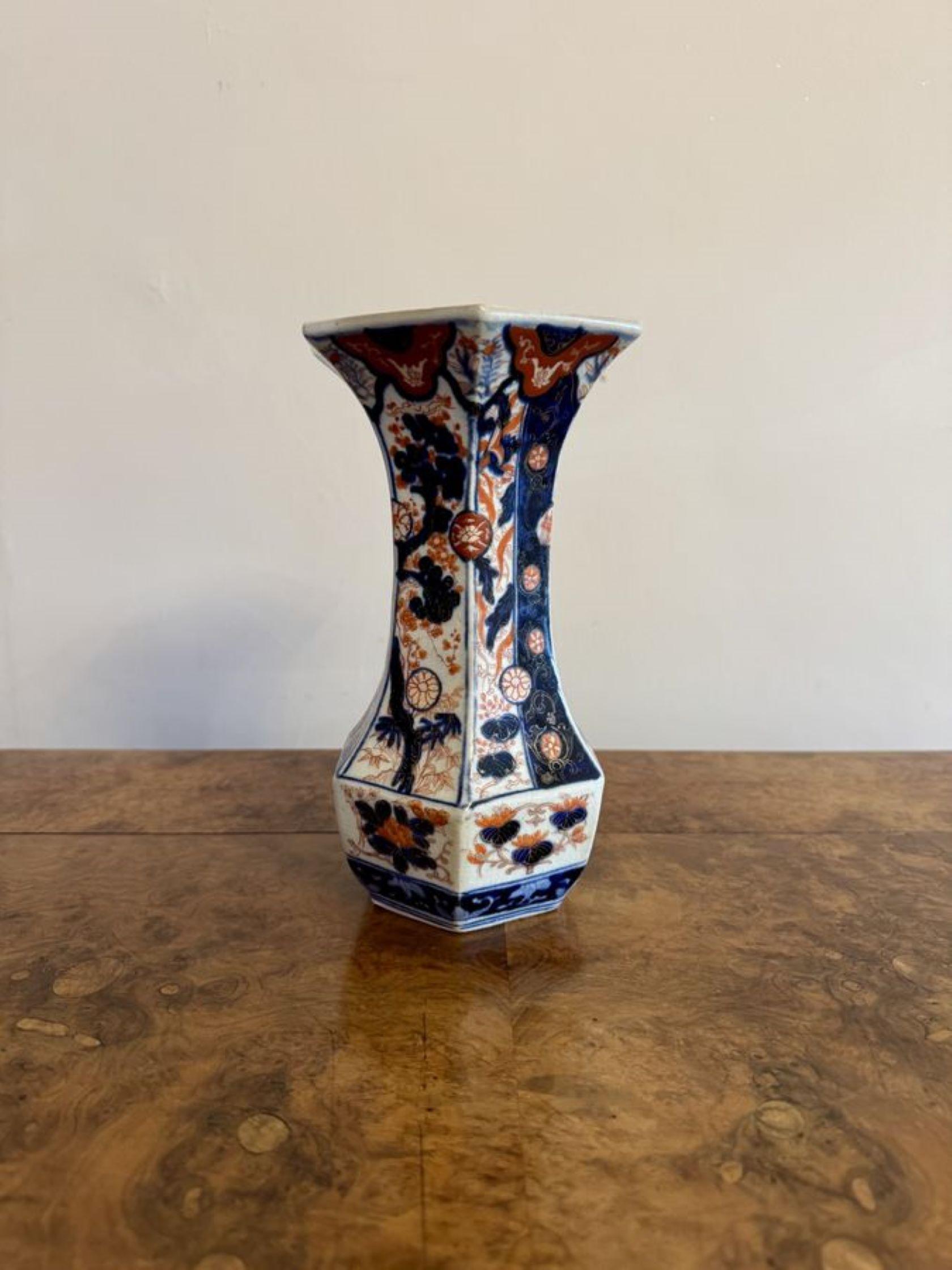 Vase japonais ancien de forme hexagonale en imari de qualité Bon état - En vente à Ipswich, GB