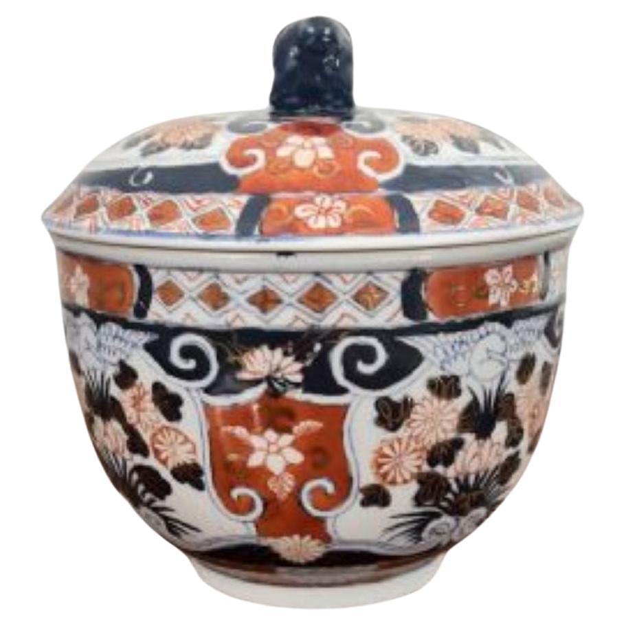 Quality antique Japanese imari lidded jar For Sale