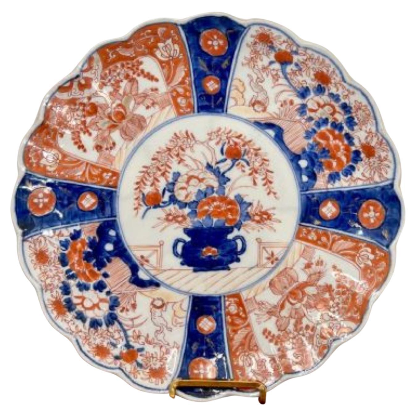 Quality antique Japanese imari plate with a scalloped shaped edge  For Sale