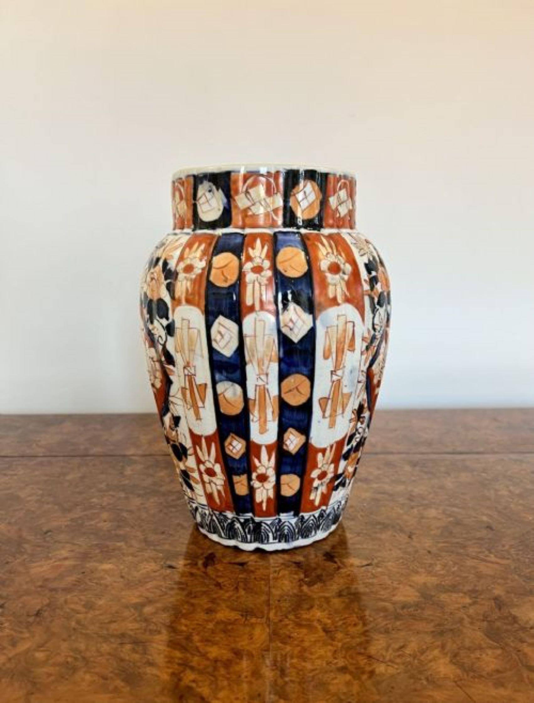 Quality antique Japanese Imari shaped vase In Good Condition For Sale In Ipswich, GB