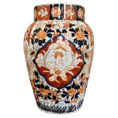 Quality antique Japanese Imari shaped vase