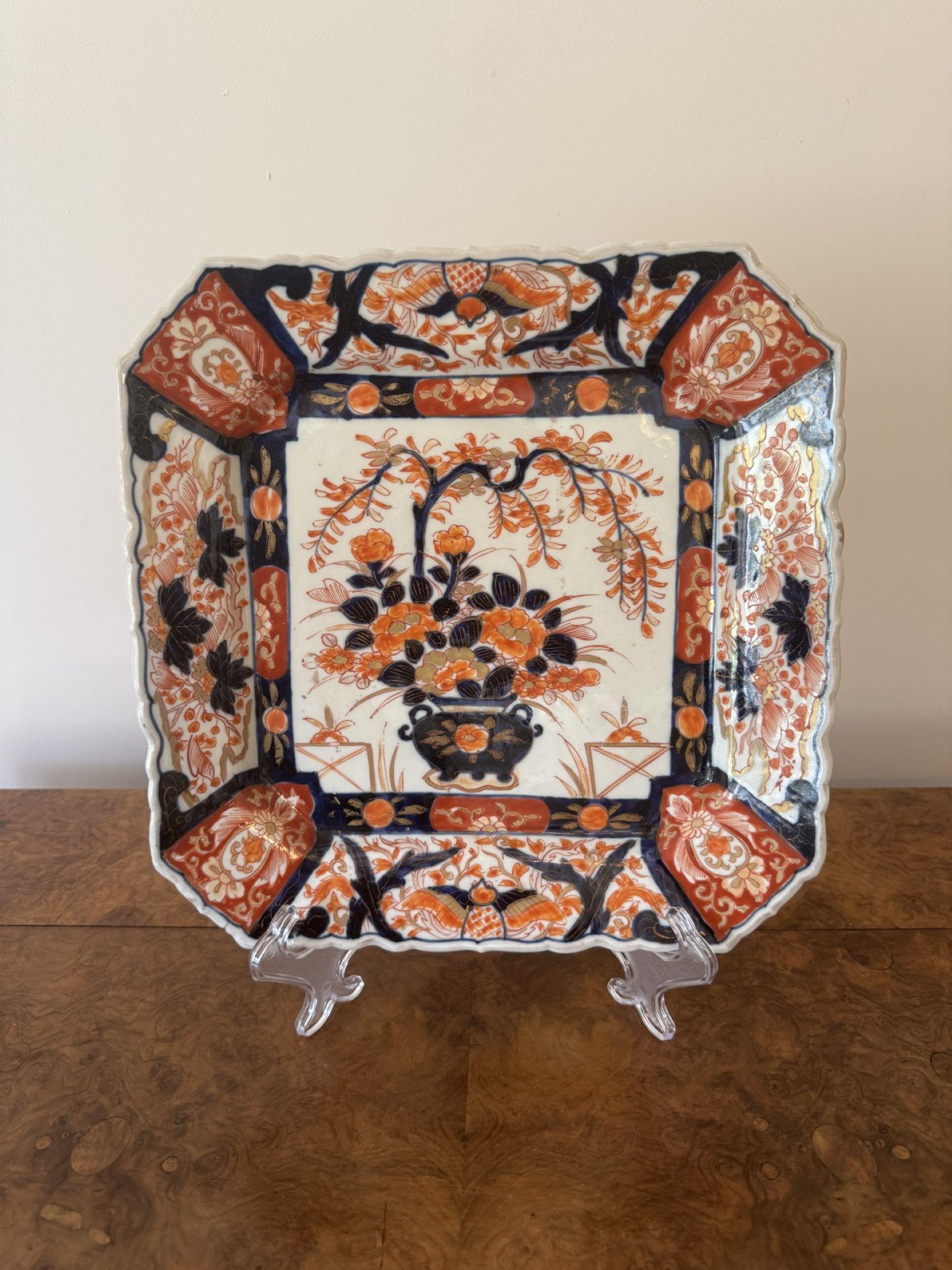 Japonais Assiette japonaise ancienne de forme carrée imari de qualité en vente
