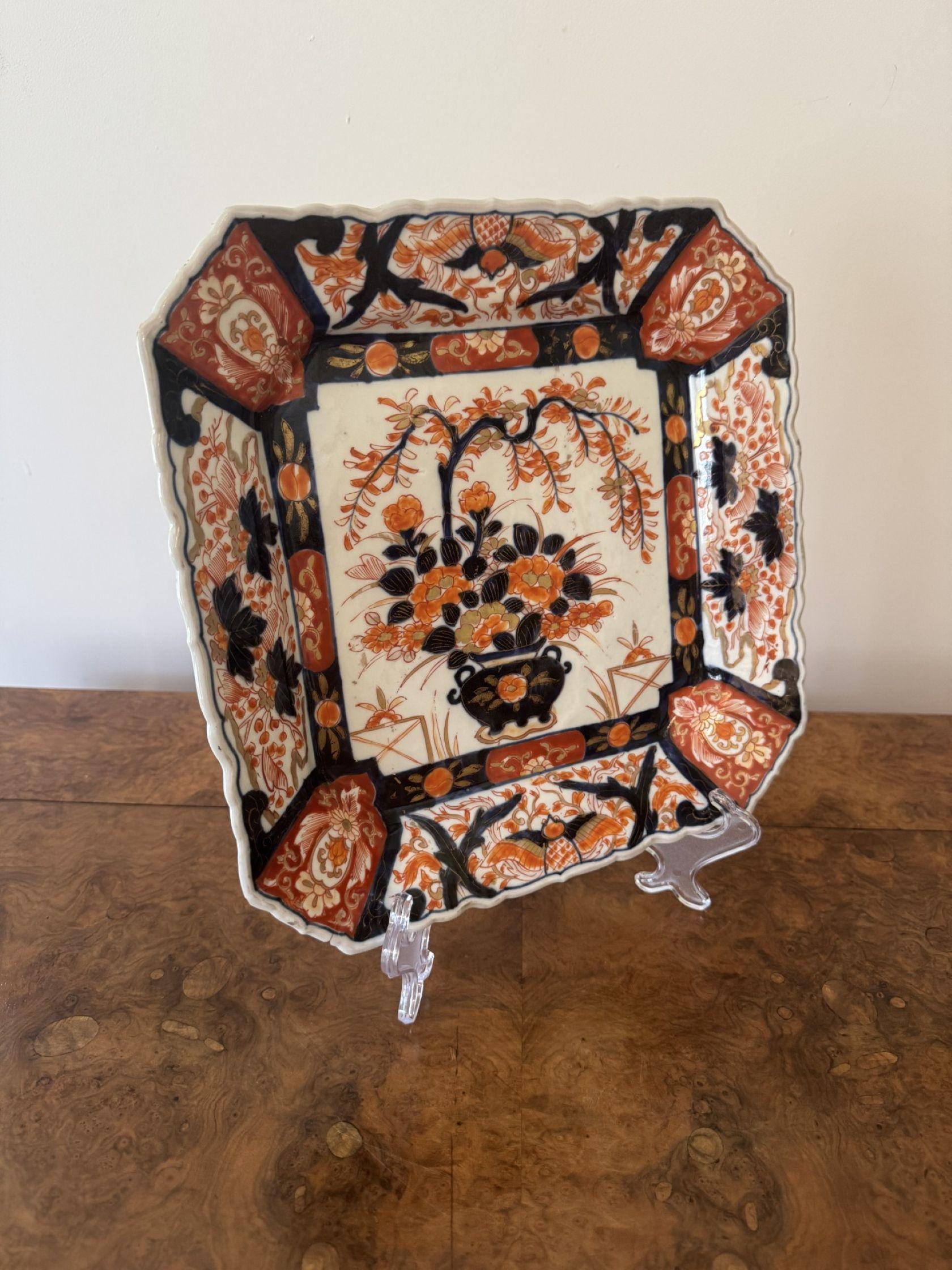 Laque japonaise Assiette japonaise ancienne de forme carrée imari de qualité en vente