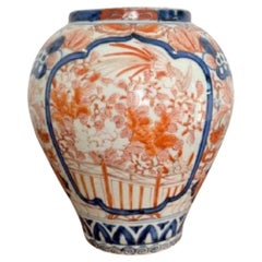 Quality antique Japanese imari vase 