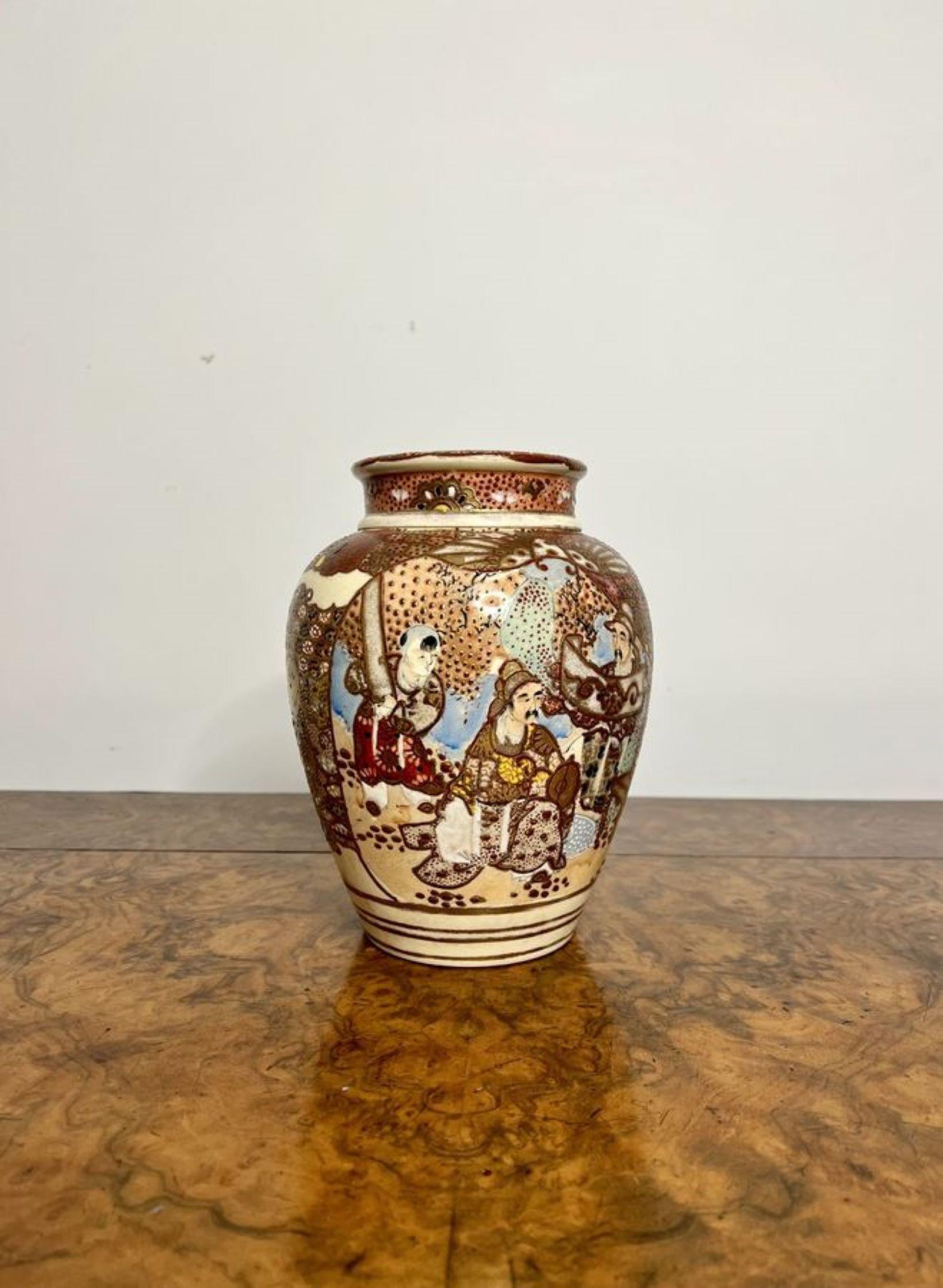 Quality antique Japanese Satsuma ginger jar and cover  In Good Condition For Sale In Ipswich, GB