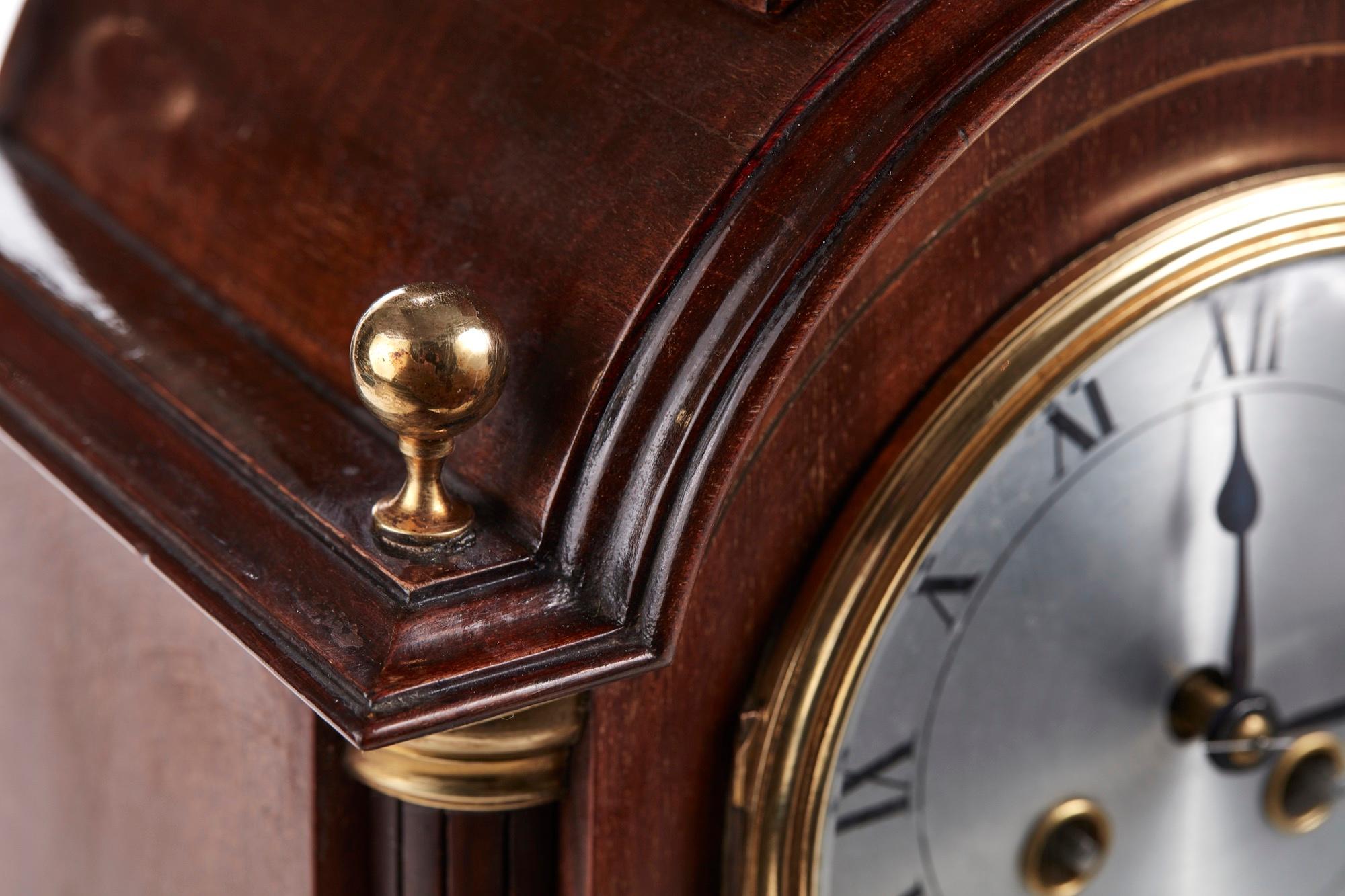 Quality Antique Mahogany Brass Inlaid 8 Day Mantle Clock (Europäisch) im Angebot