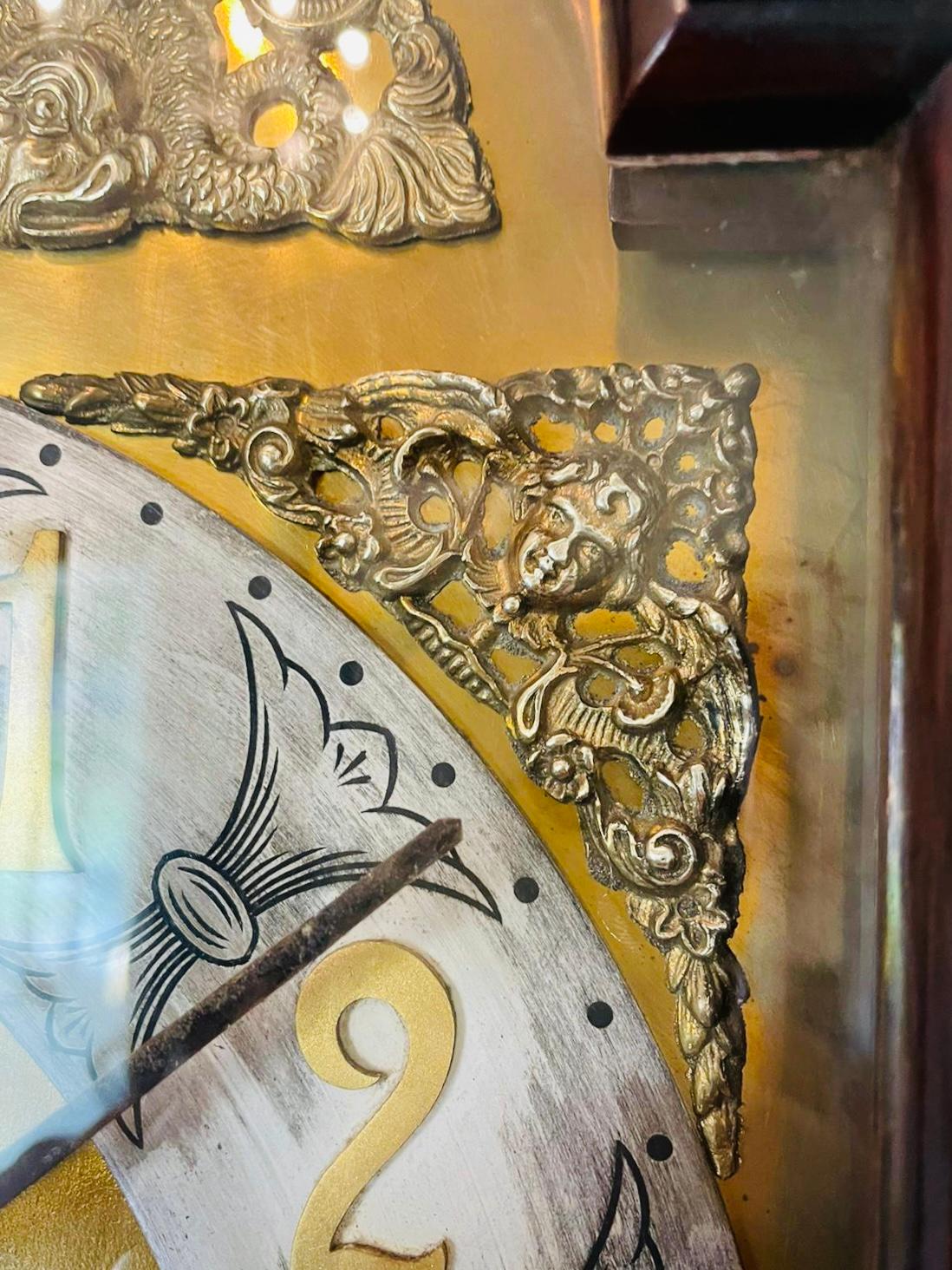 Horloge de grand-père de huit jours en acajou ancien de qualité sur huit cloches en vente 11