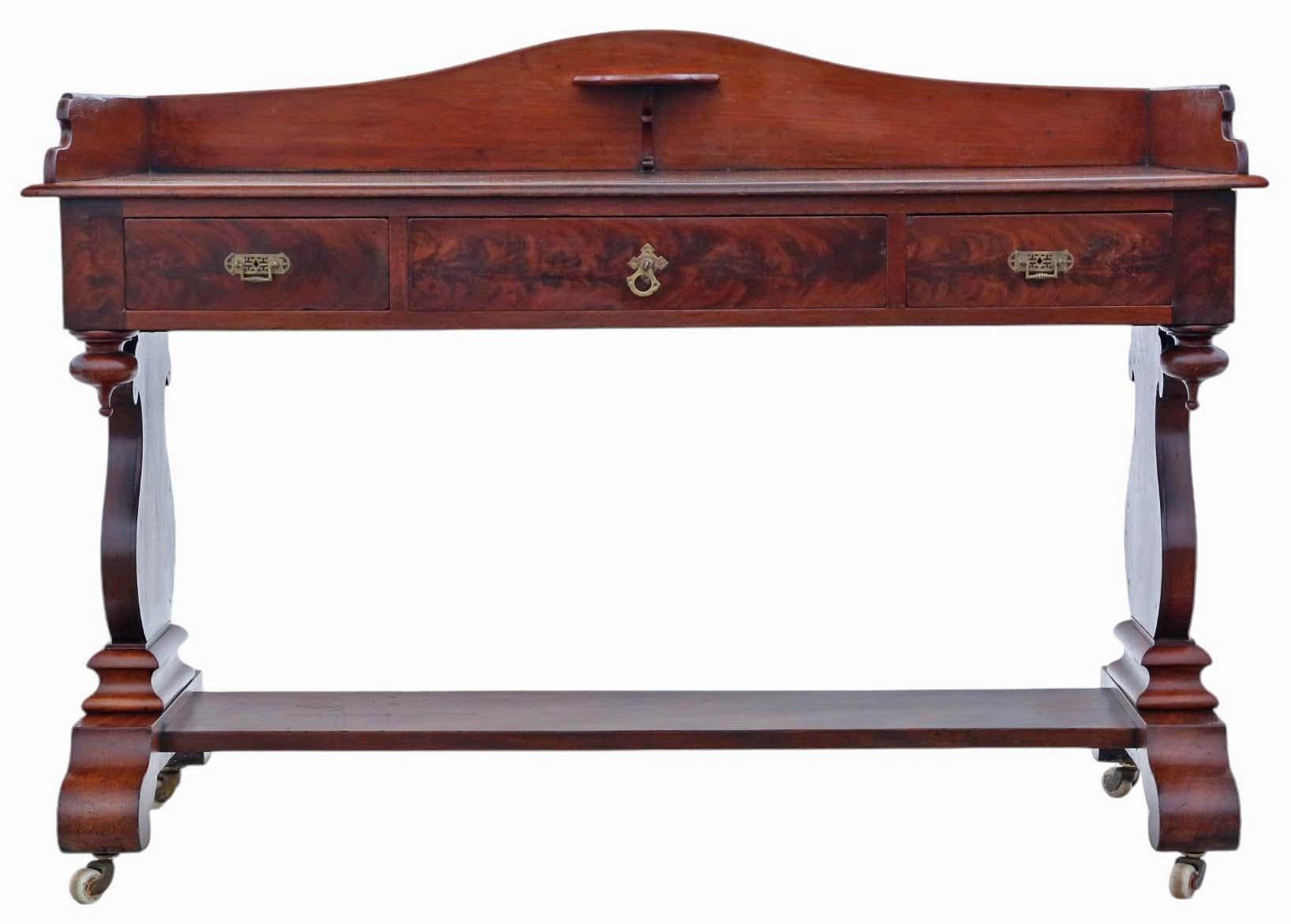Table d'écriture gothique du 19ème siècle de qualité supérieure en acajou ancien Bon état - En vente à Wisbech, Cambridgeshire