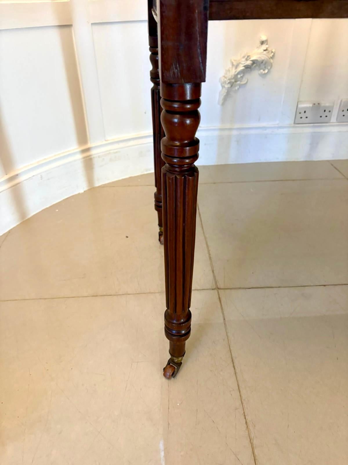 XIXe siècle Quality Antique Regency Mahogany Drop-Leaf Pembroke Table en vente