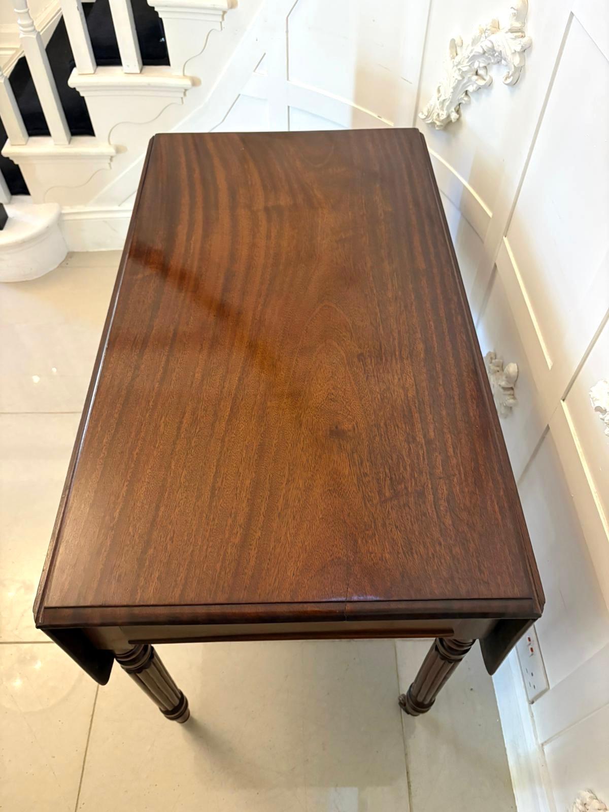 Acajou Quality Antique Regency Mahogany Drop-Leaf Pembroke Table en vente