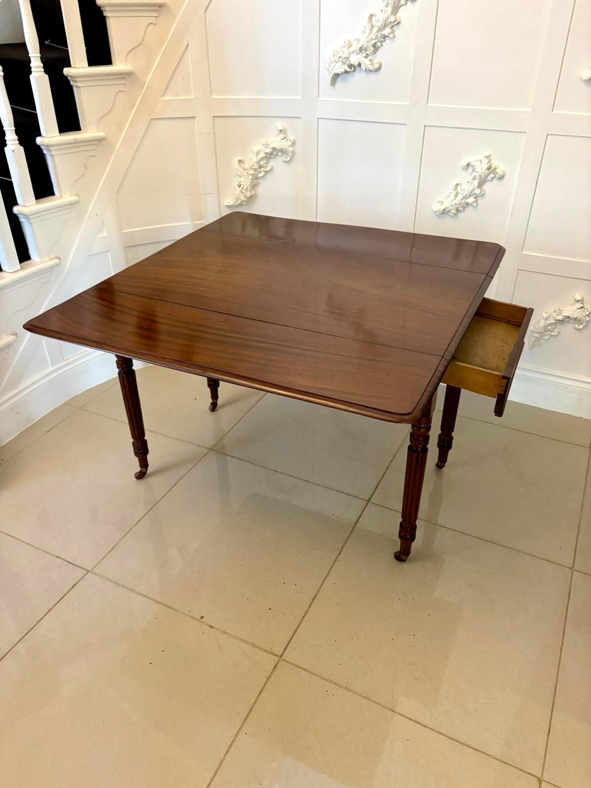 Quality Antique Regency Mahogany Drop-Leaf Pembroke Table en vente 2