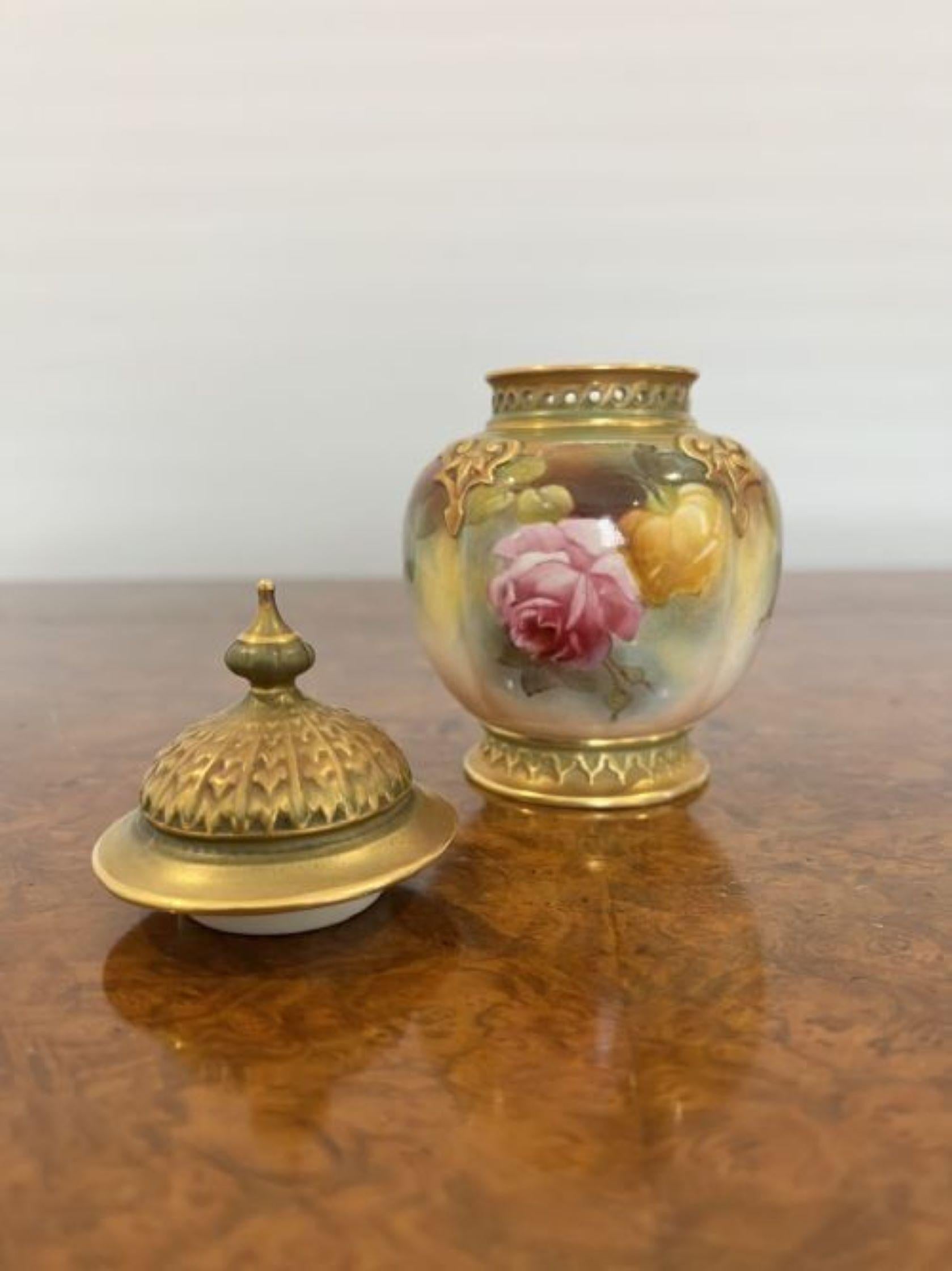 Quality antique Royal Worcester vase and cover In Good Condition In Ipswich, GB