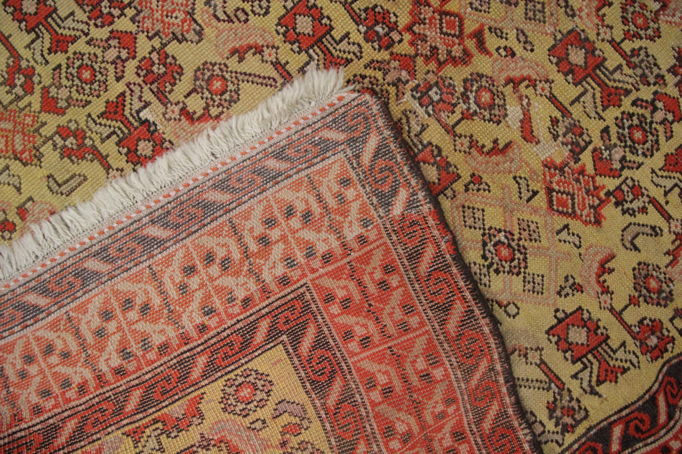 Quality Antique Rug Caucasian Karabag Handmade Carpet Oriental Wool Rug for Sale In Excellent Condition For Sale In Hampshire, GB