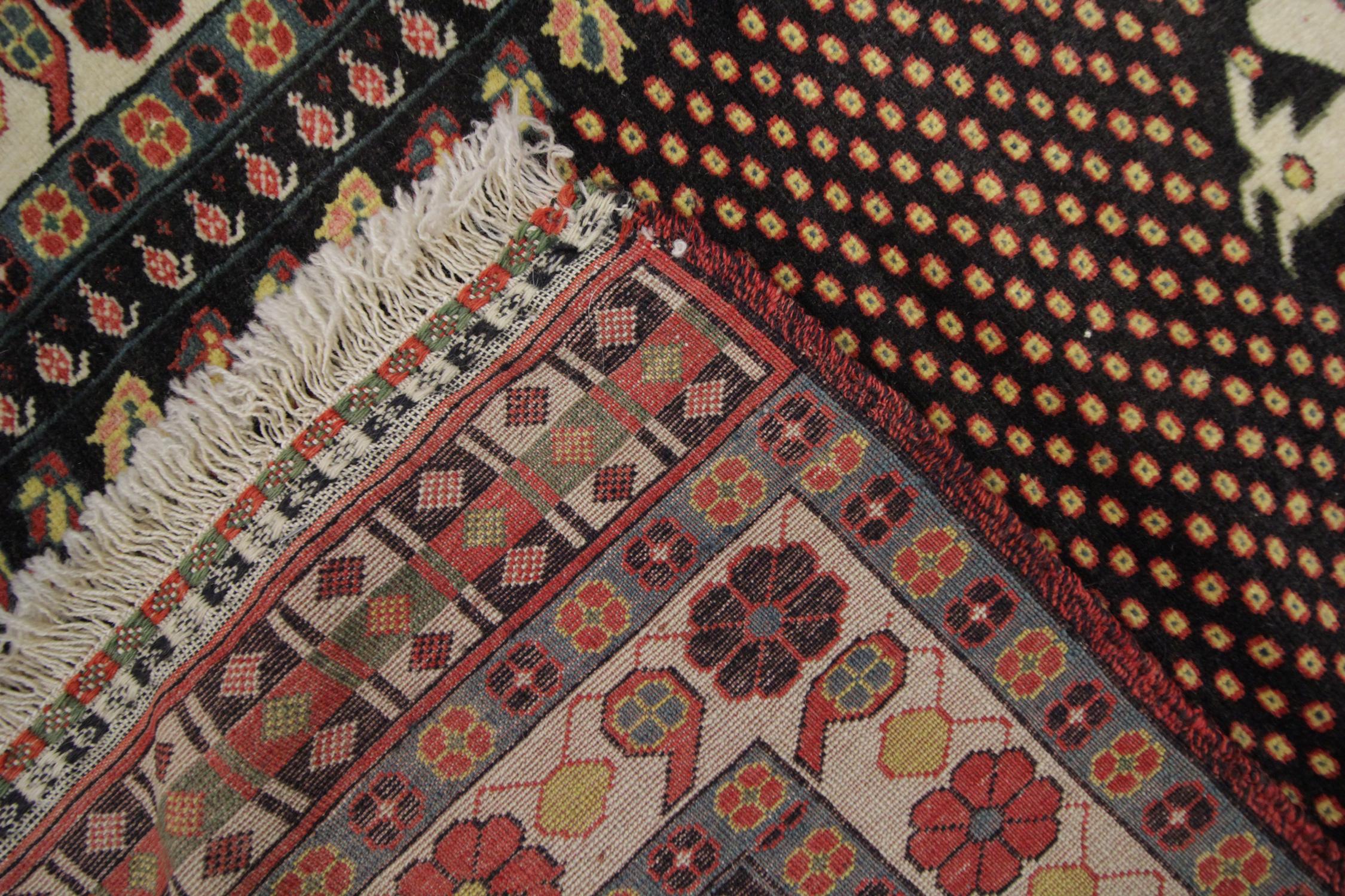 Antiker kaukasischer Karabagh-Teppich in Qualität, handgefertigter Teppich, Stammeskunst im Angebot 1