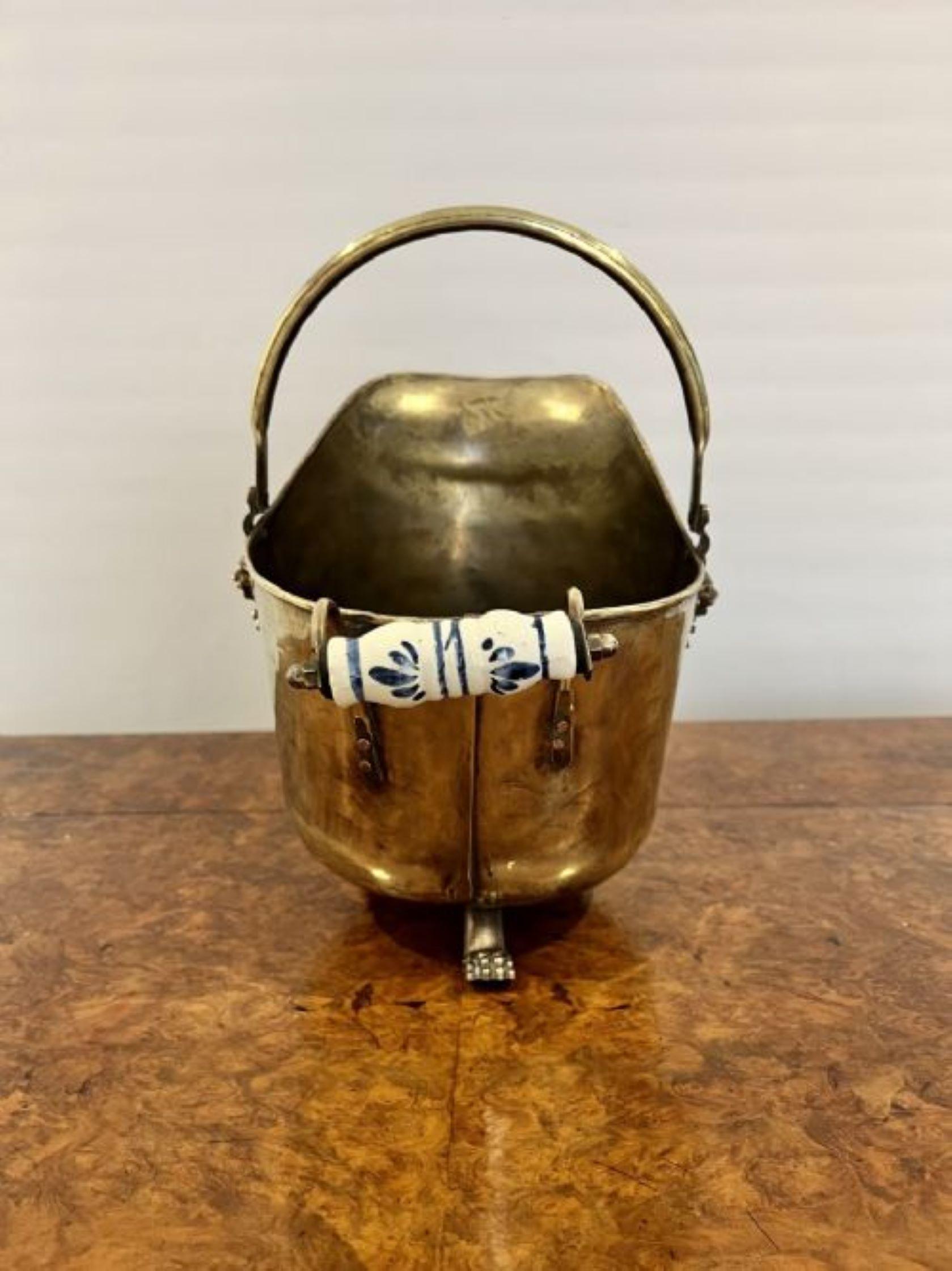 Quality antique Victorian brass coal scuttle  In Good Condition For Sale In Ipswich, GB