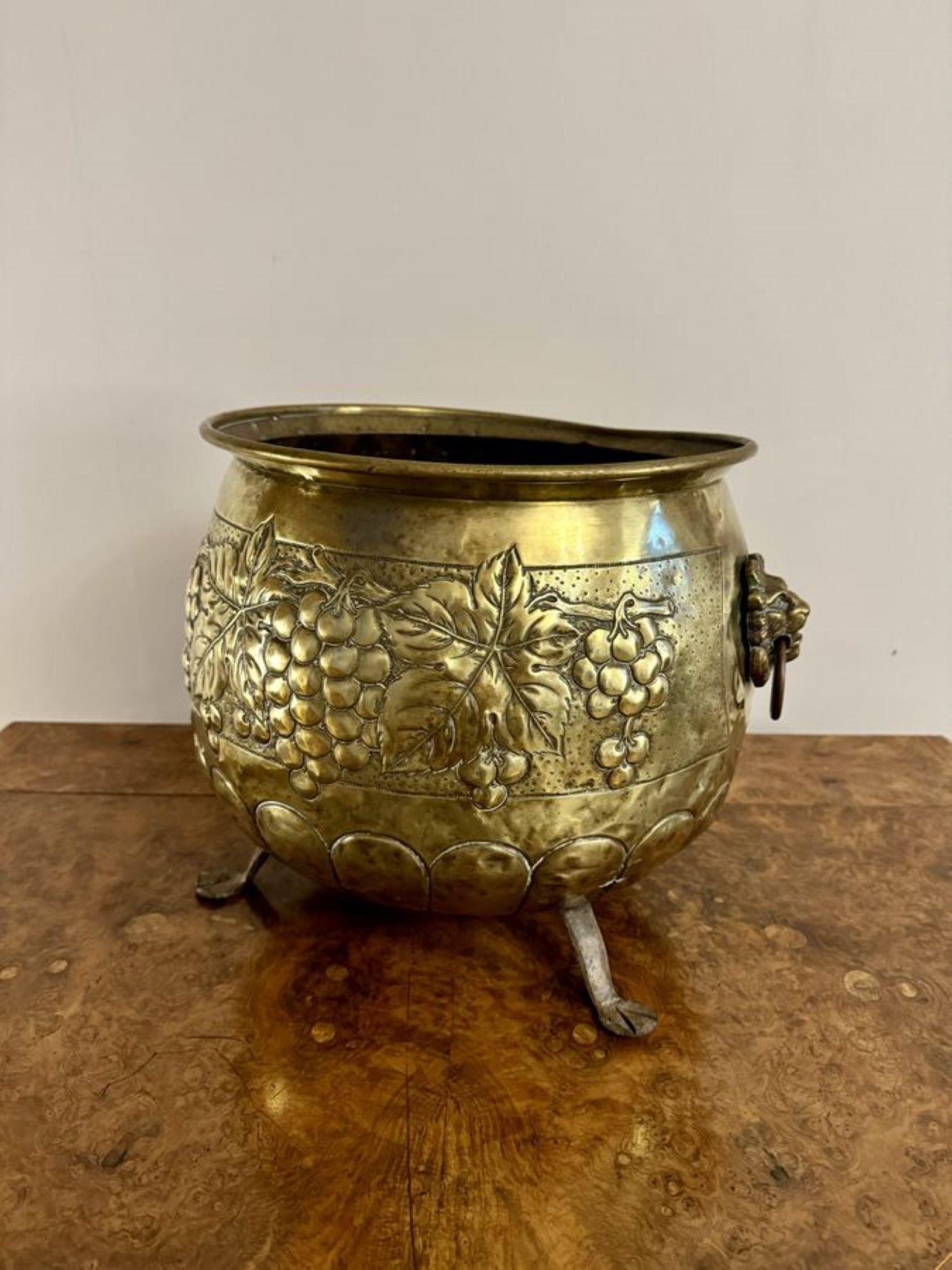 Laiton Jardinière victorienne ancienne de qualité en vente