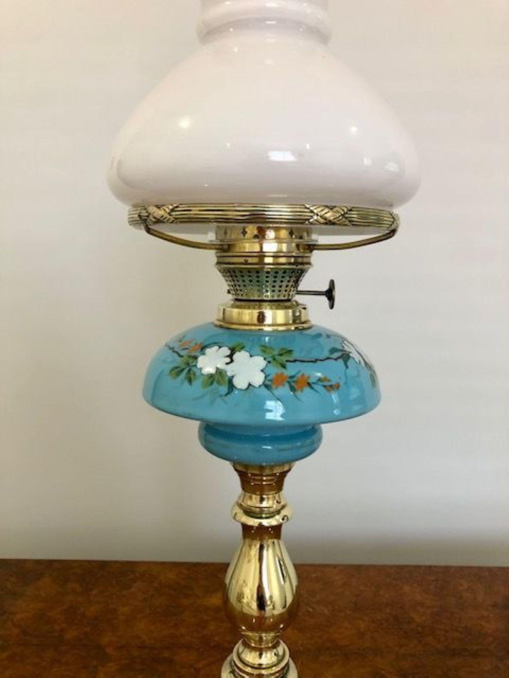 Quality antique Victorian brass oil lamp In Good Condition For Sale In Ipswich, GB