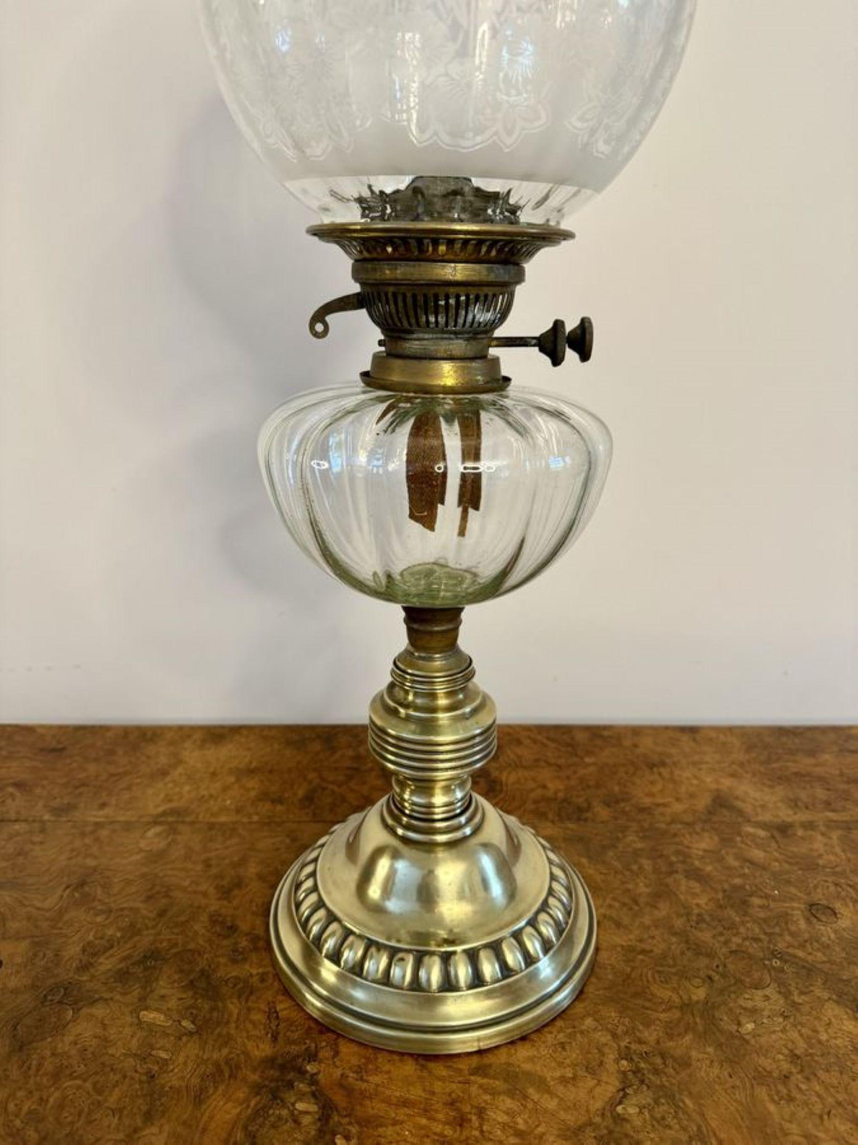 Antigua lámpara de aceite victoriana de latón de calidad Latón en venta
