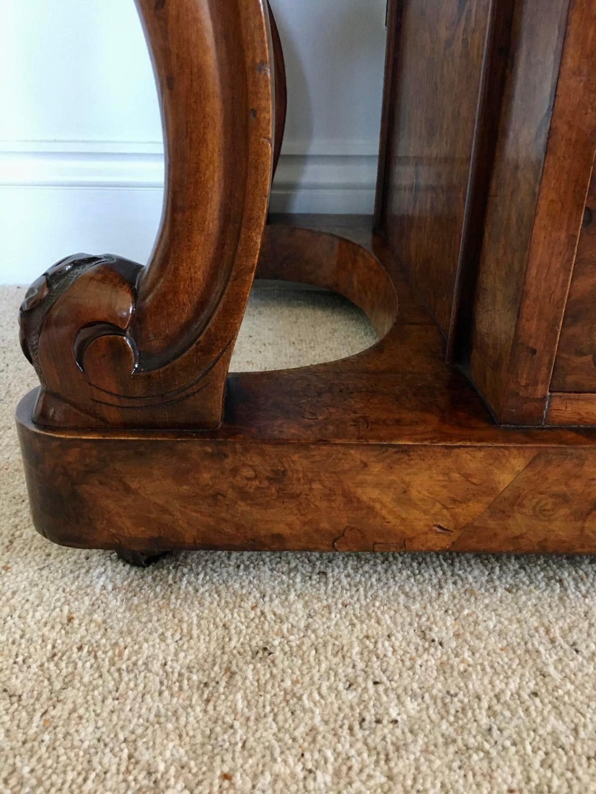 Quality Antique Victorian Burr Walnut Freestanding Davenport In Good Condition For Sale In Suffolk, GB