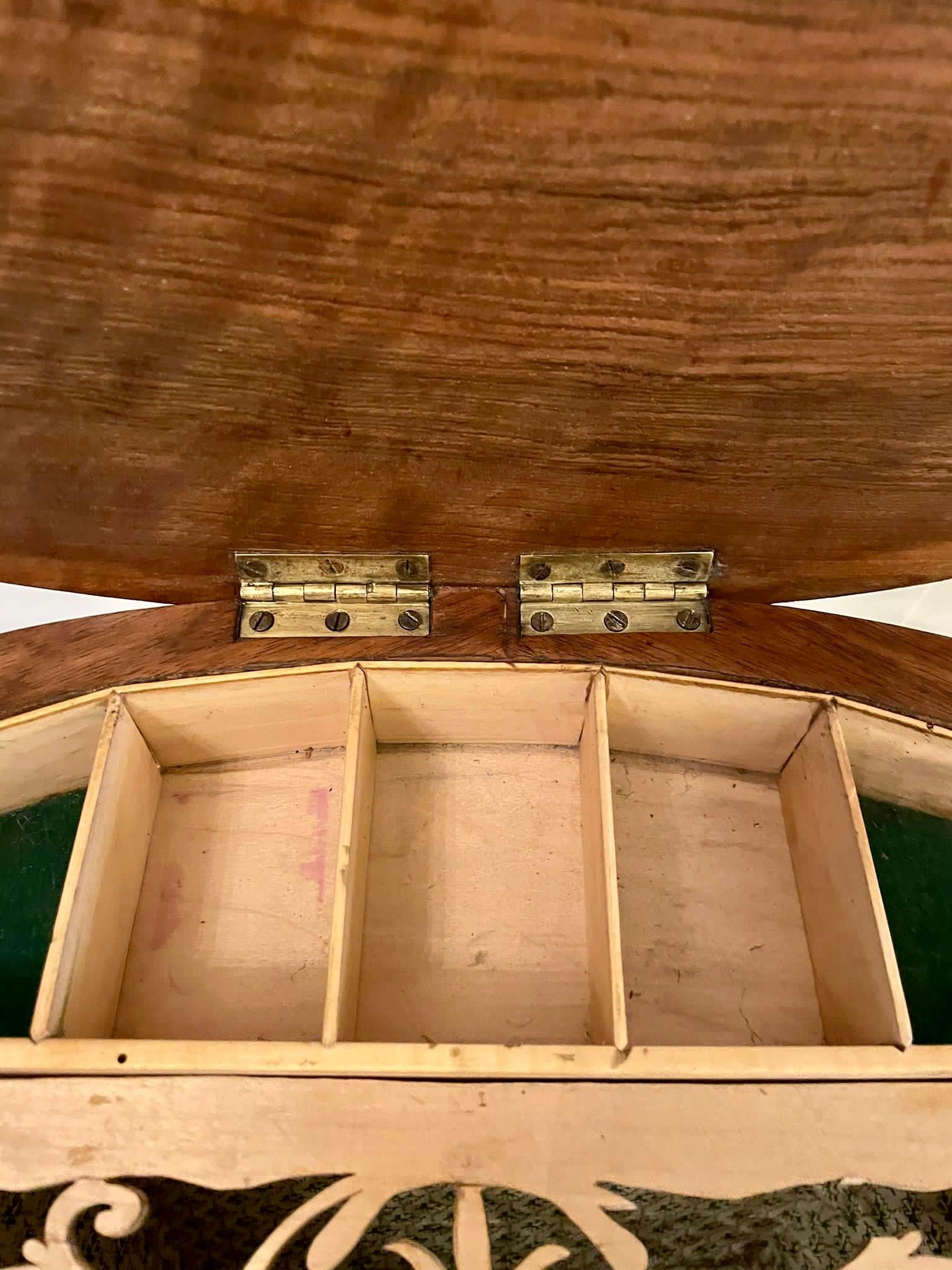 Antiker viktorianischer Arbeitstisch aus Wurzelnussholz mit Intarsien im Angebot 10
