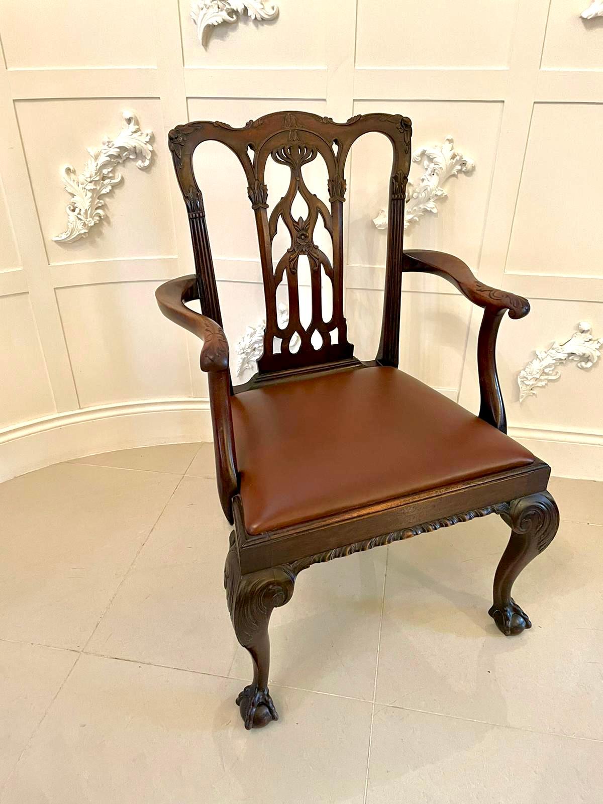 Chaise de bureau victorienne en acajou sculpté de qualité en vente 7