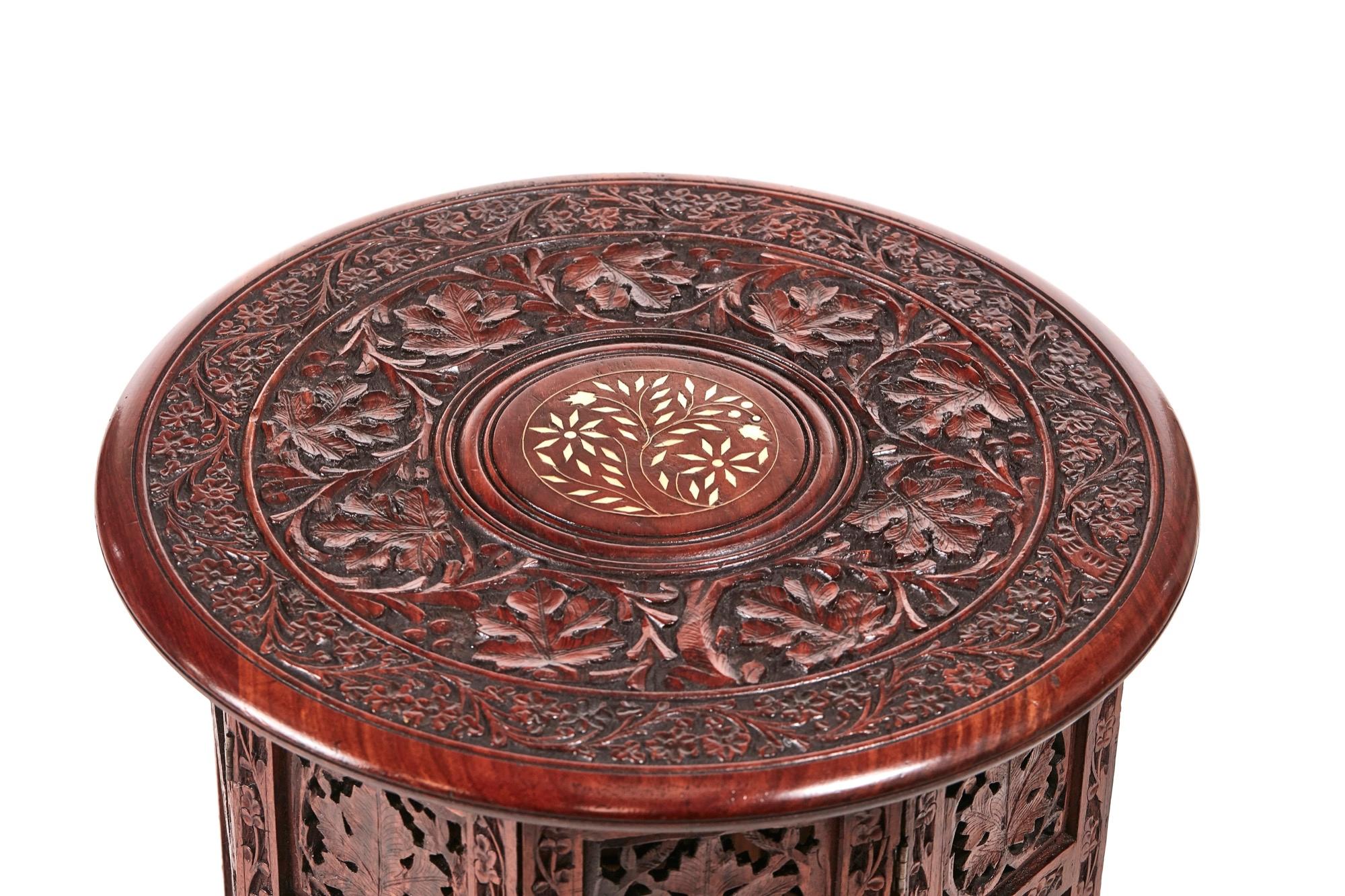 Quality antique Victorian carved round centre table having a fantastic quality carved round top with an inlaid central panel. It stands on a quality carved folding hexagonal base.

An expertly carved piece in splendid condition.

Measures: Height 48