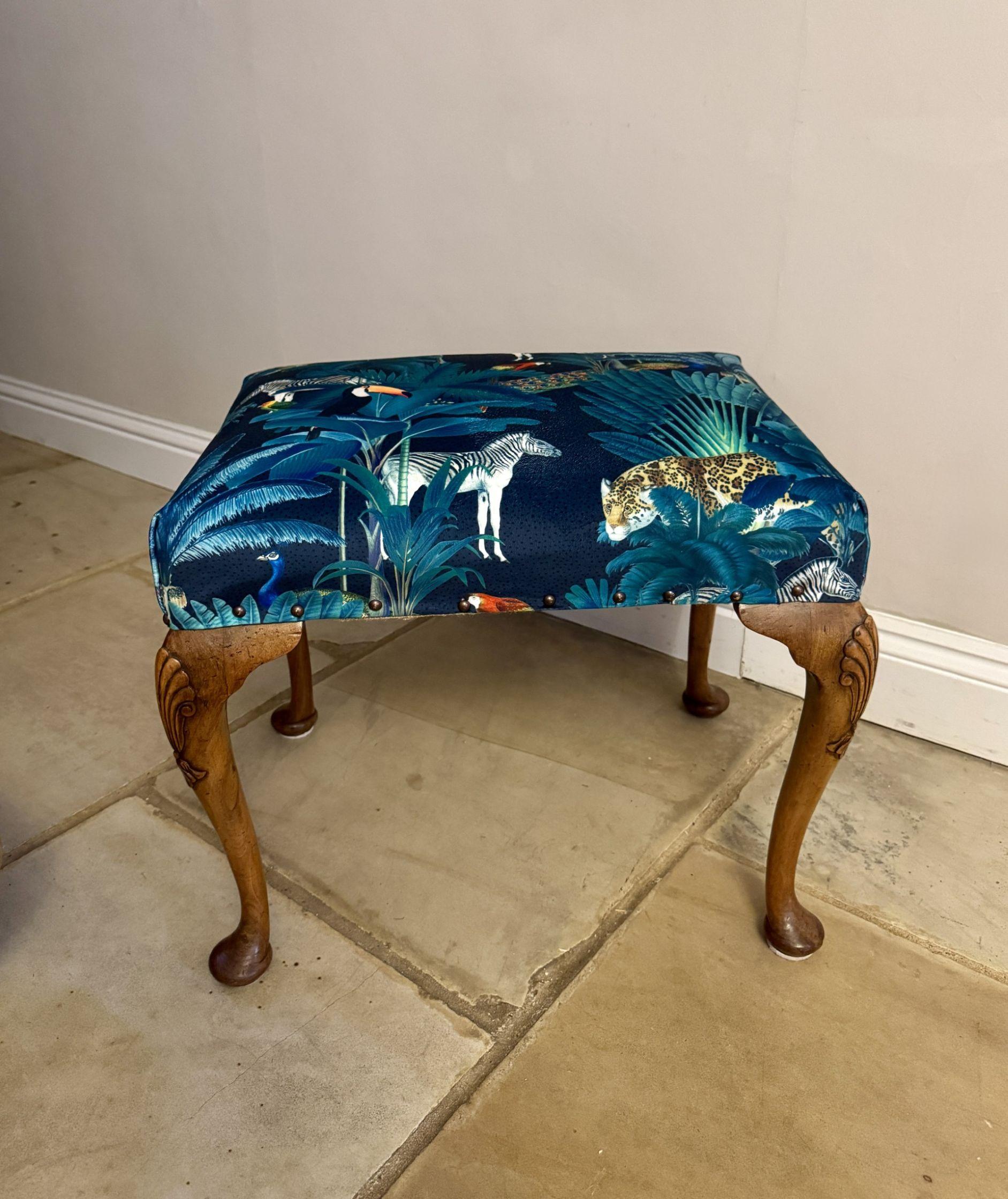 Tabouret en noyer sculpté victorien ancien de qualité Bon état - En vente à Ipswich, GB