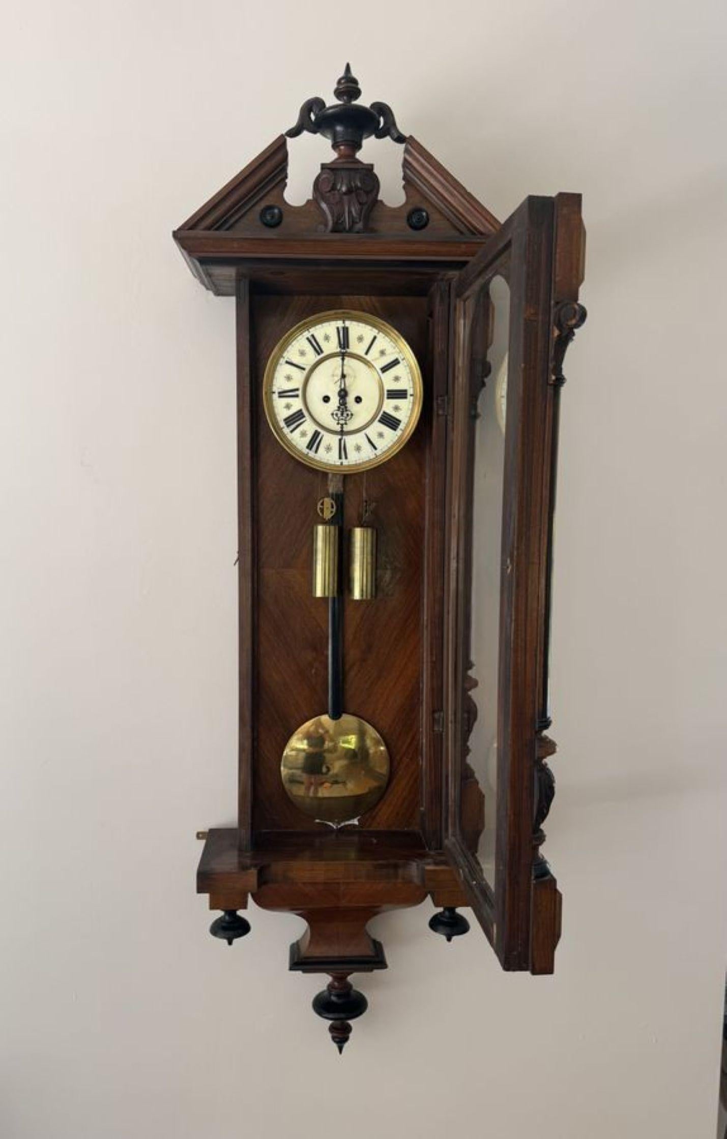 Qualität antiken viktorianischen geschnitzt Nussbaum Wien Doppelgewicht Wanduhr (Geschnitzt) im Angebot