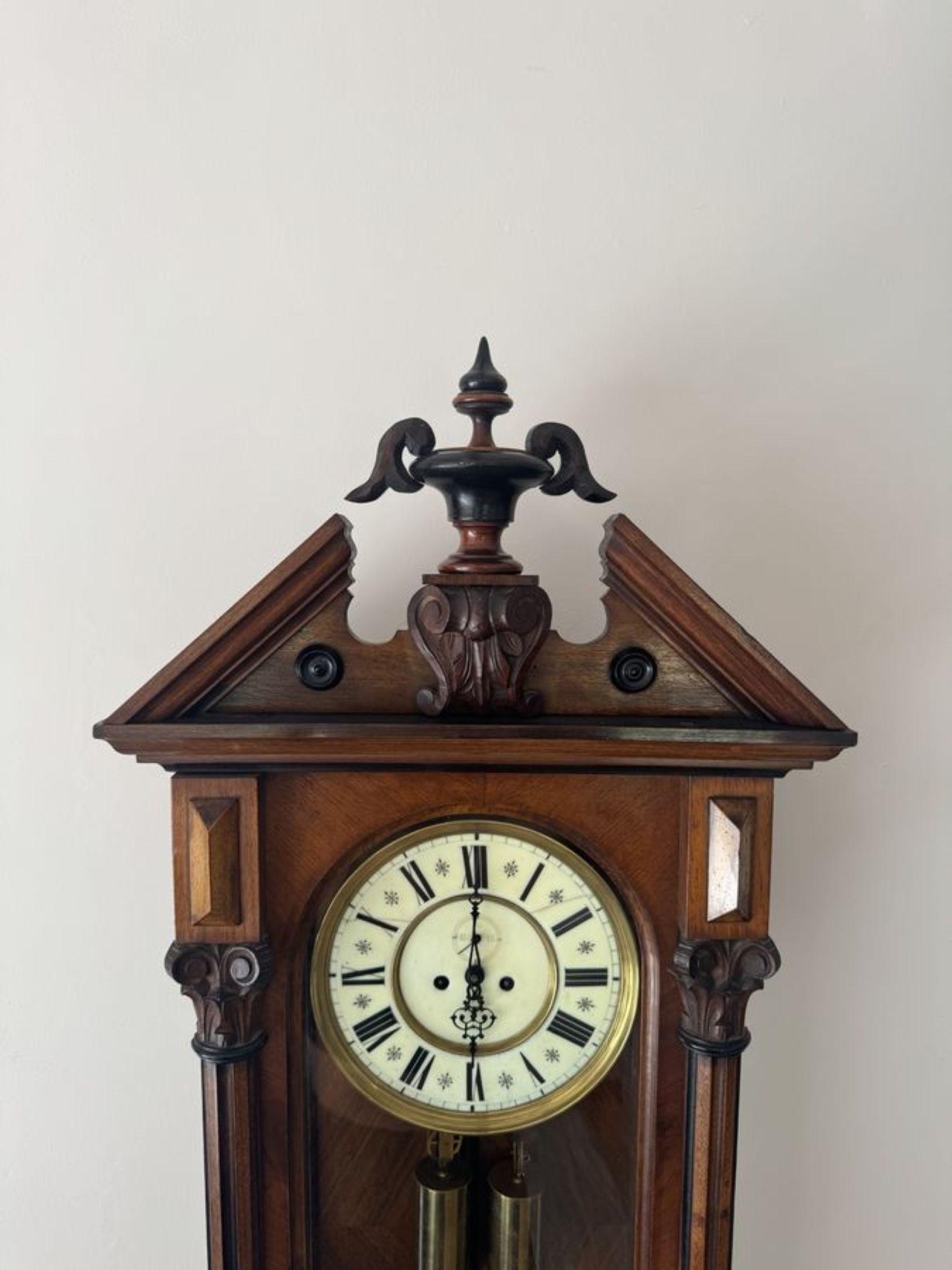 Qualität antiken viktorianischen geschnitzt Nussbaum Wien Doppelgewicht Wanduhr (19. Jahrhundert) im Angebot