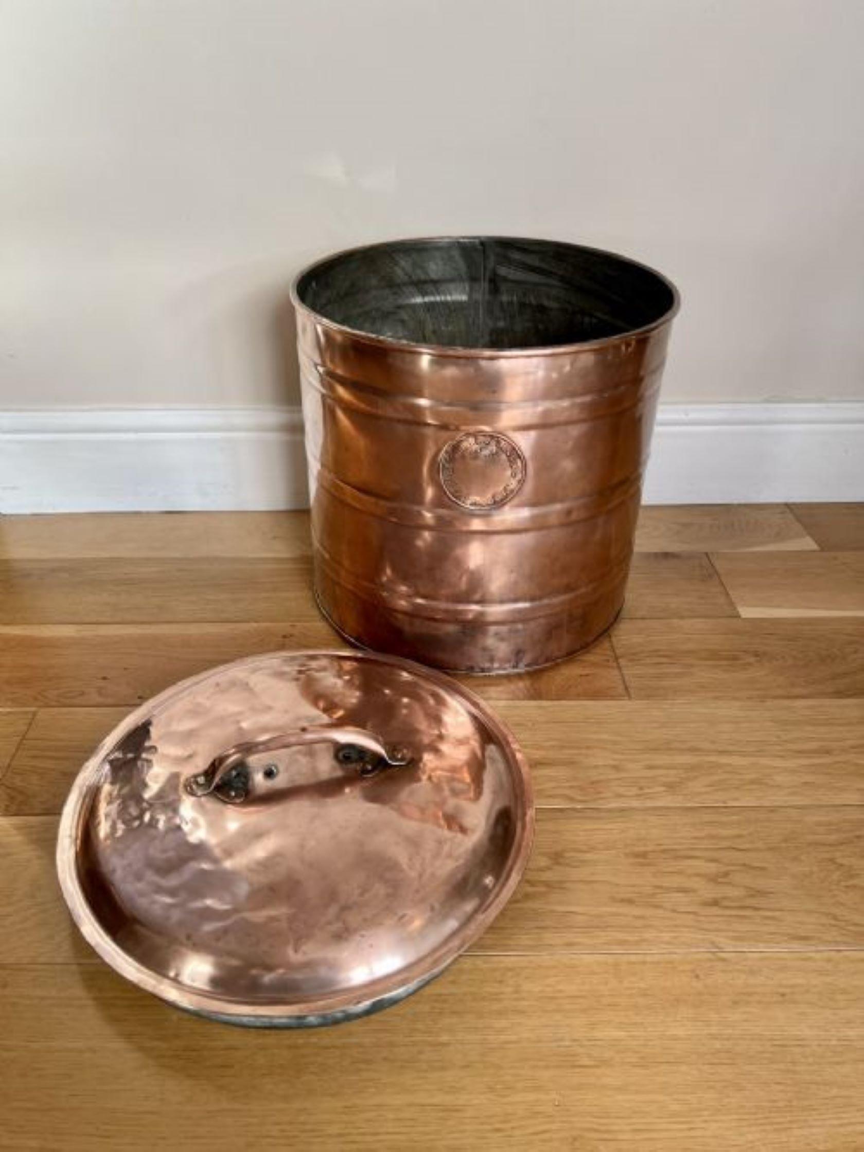 Quality antique Victorian circular copper coal bin In Good Condition In Ipswich, GB
