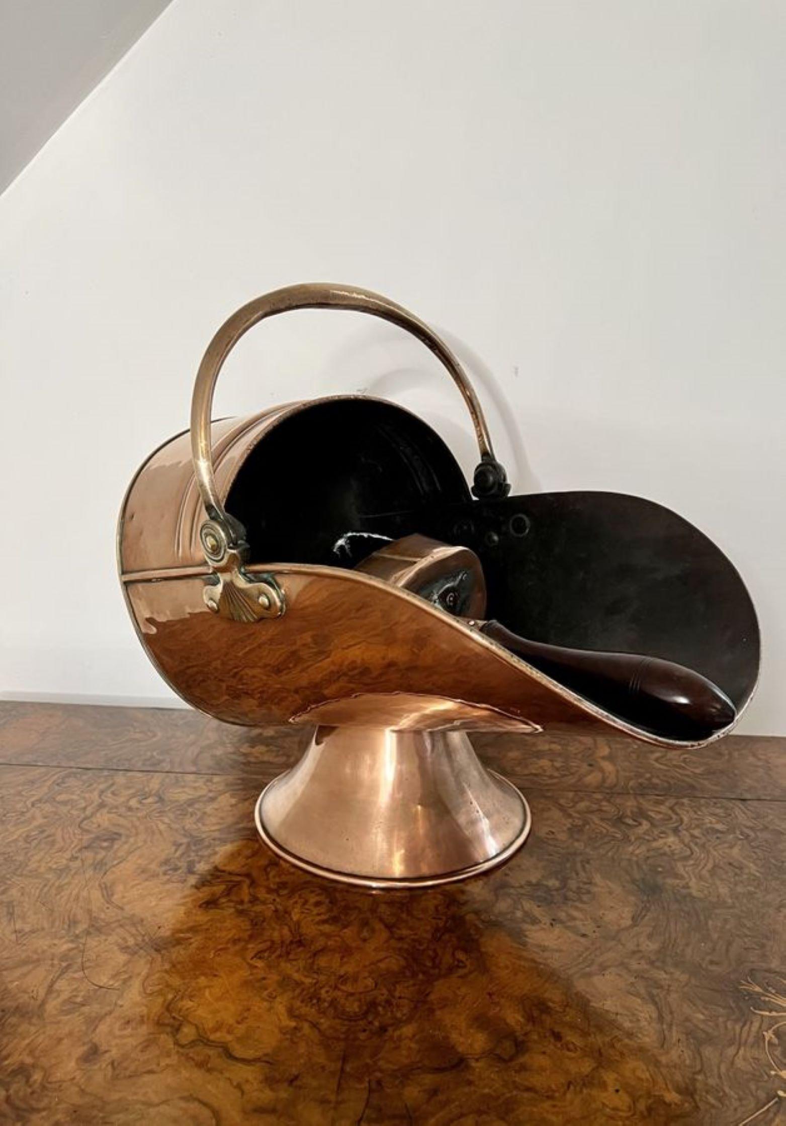 Quality antique Victorian copper coal scuttle and shovel having a lovely shaped scuttle raised on a circular base, with a swing handle to the top and a copper shovel.