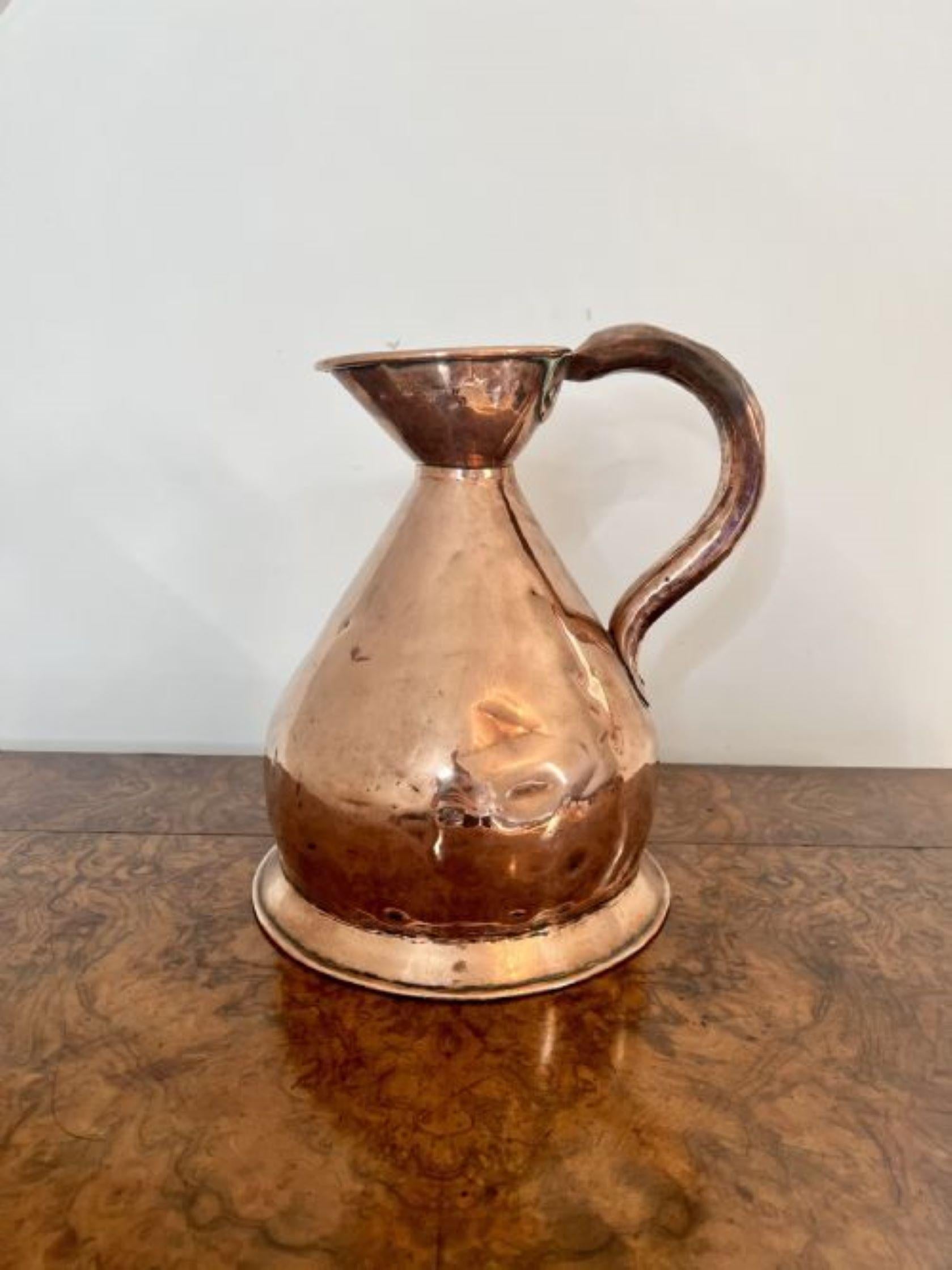 Quality antique Victorian copper harvest jug, having a quality copper harvest jug with a shaped handle to the back stamped to the inside, raised on a circular base.