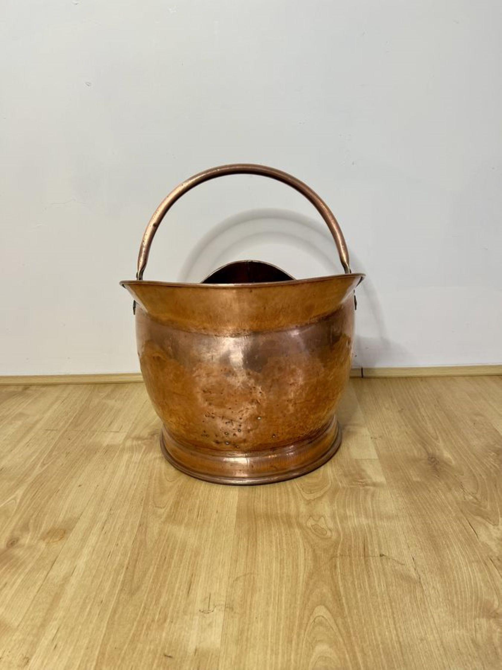 Quality antique Victorian copper helmet coal scuttle  In Good Condition For Sale In Ipswich, GB