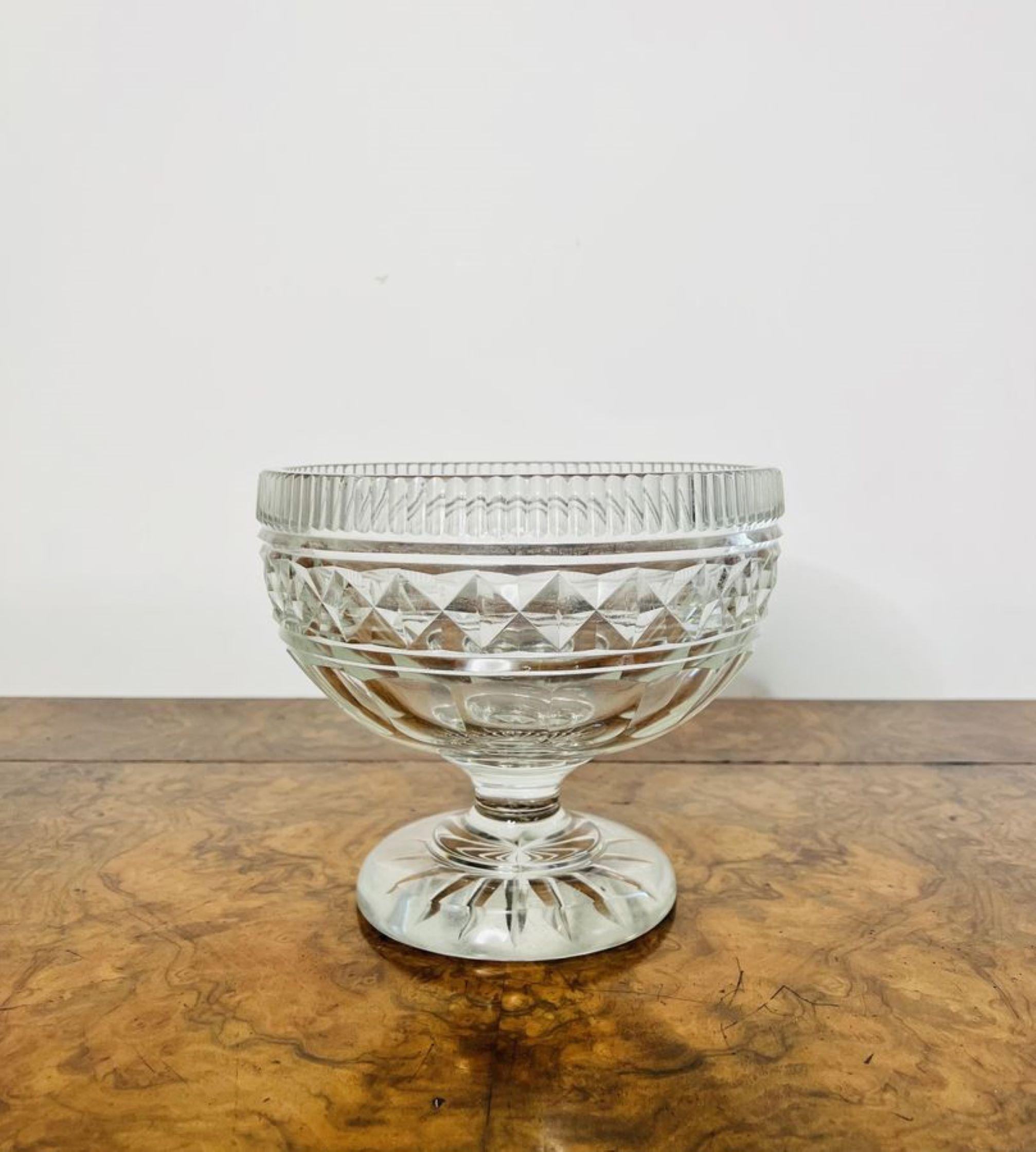 Hochwertige antike viktorianische Glasschale mit Schliff im Zustand „Gut“ im Angebot in Ipswich, GB