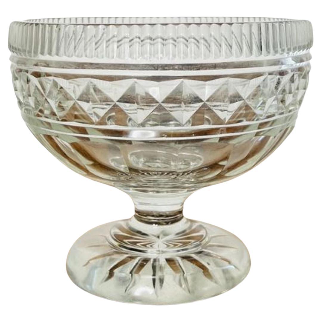 Hochwertige antike viktorianische Glasschale mit Schliff im Angebot