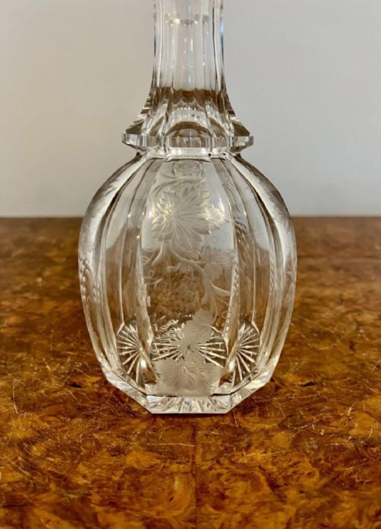 Quality antique Victorian engraved decorated glass decanter  In Good Condition For Sale In Ipswich, GB