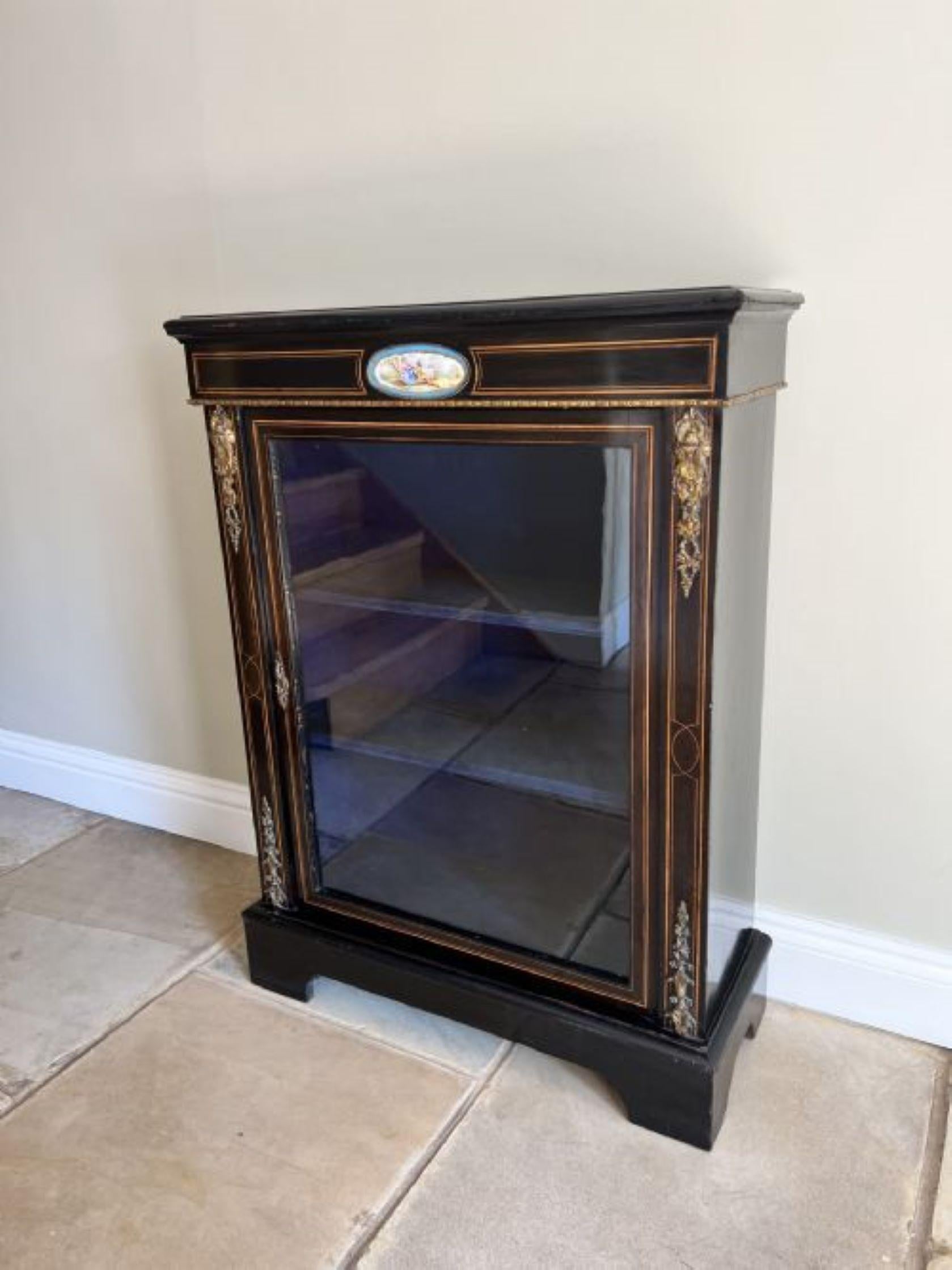 Quality Antique Victorian French display cabinet In Good Condition For Sale In Ipswich, GB