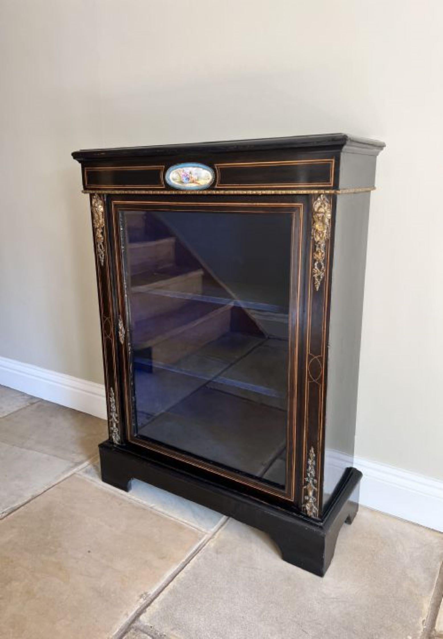 Quality Antique Victorian French display cabinet For Sale 2