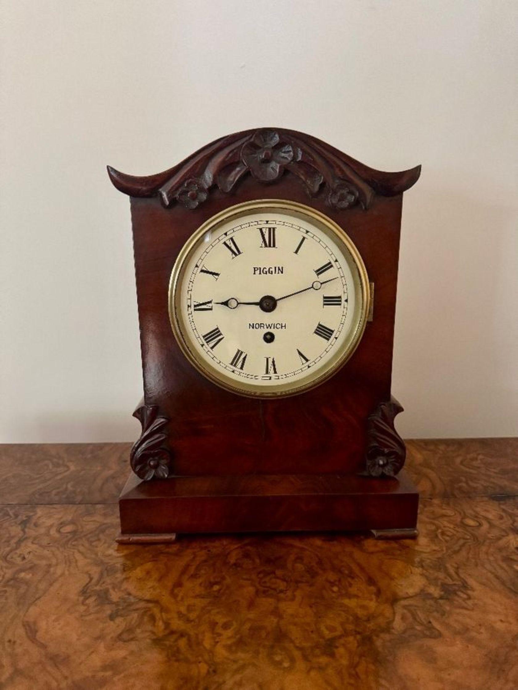 Quality antique Victorian mahogany bracket clock by Piggin Norwich, having a beautifully carved mahogany case with floral carvings to the top and bottom with a central circular shaped dial with Roman numerals signed Piggin Norwich, with the original