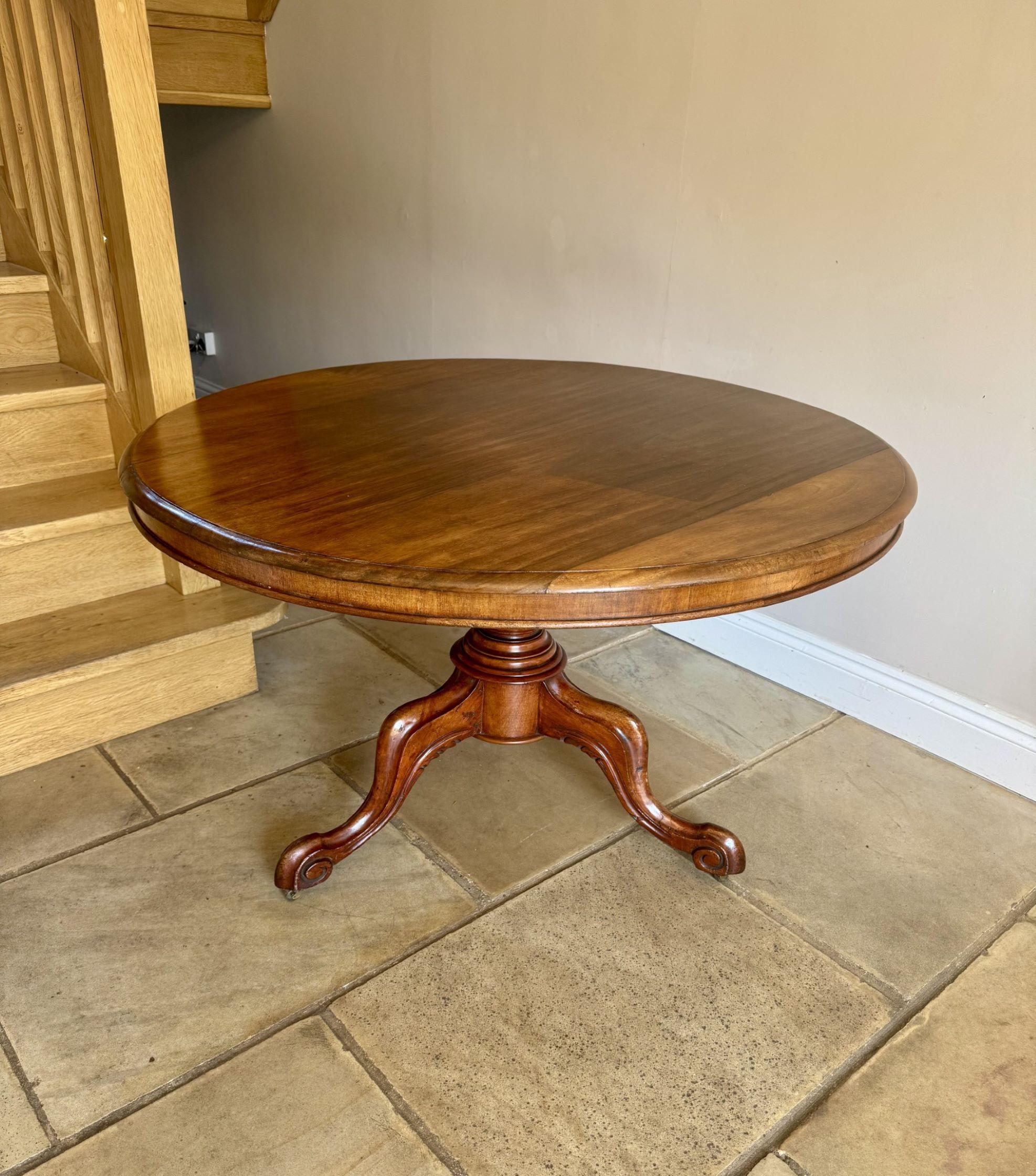 XIXe siècle Table de salle à manger de forme circulaire en acajou d'époque victorienne de qualité en vente