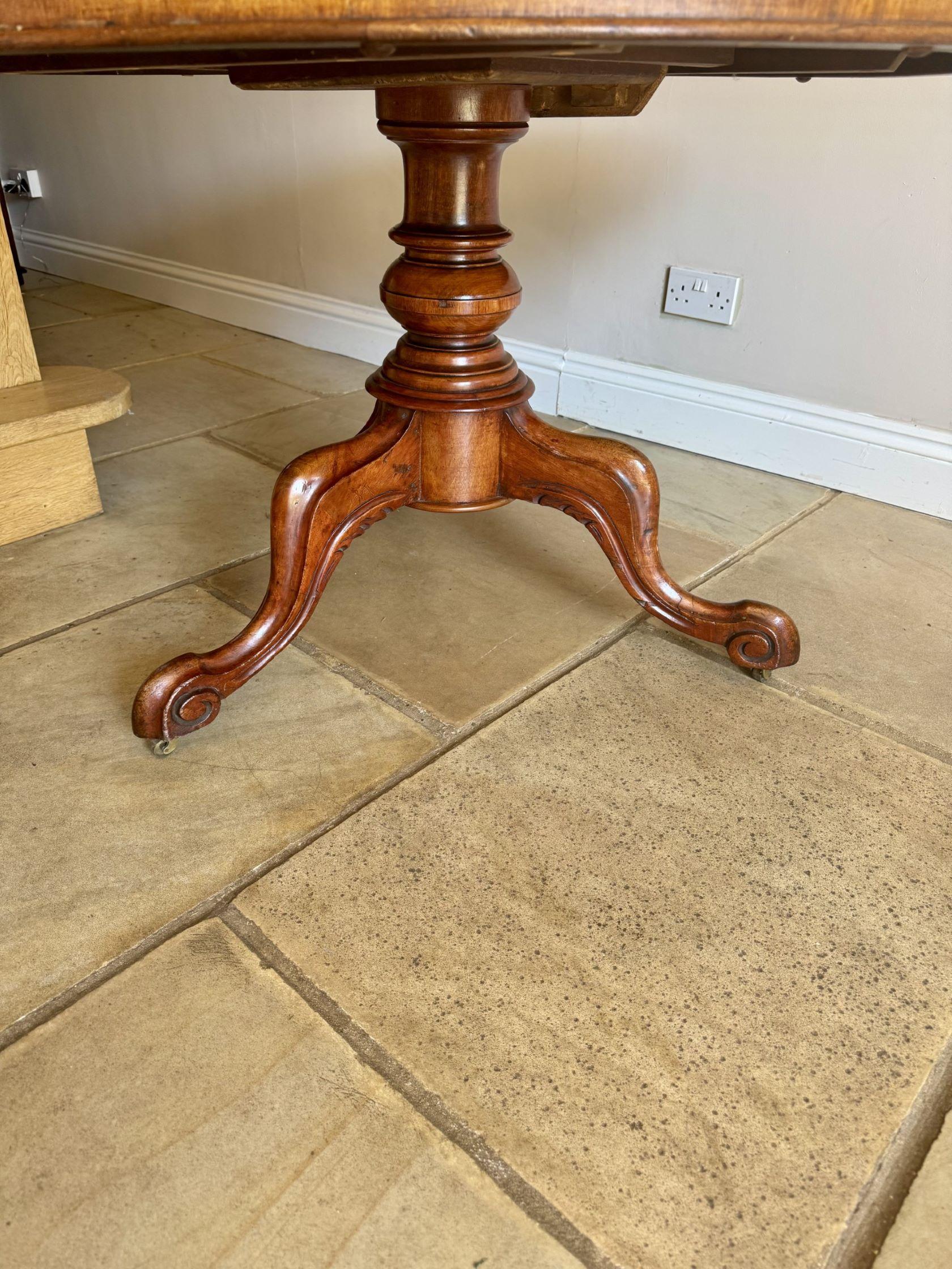 Acajou Table de salle à manger de forme circulaire en acajou d'époque victorienne de qualité en vente