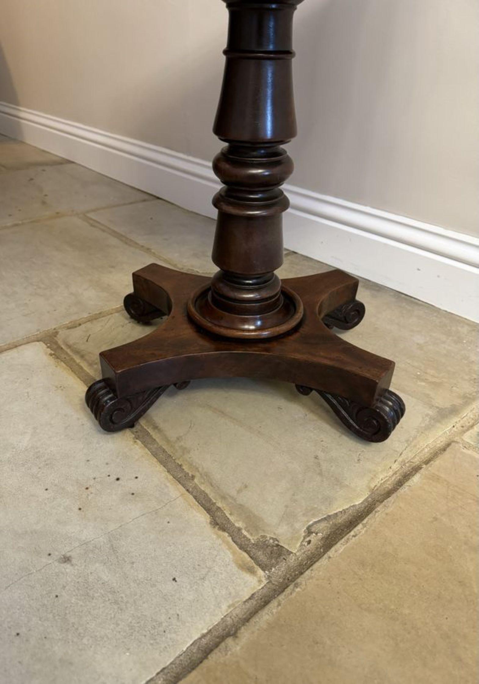 Early Victorian Quality antique Victorian mahogany freestanding games table  For Sale
