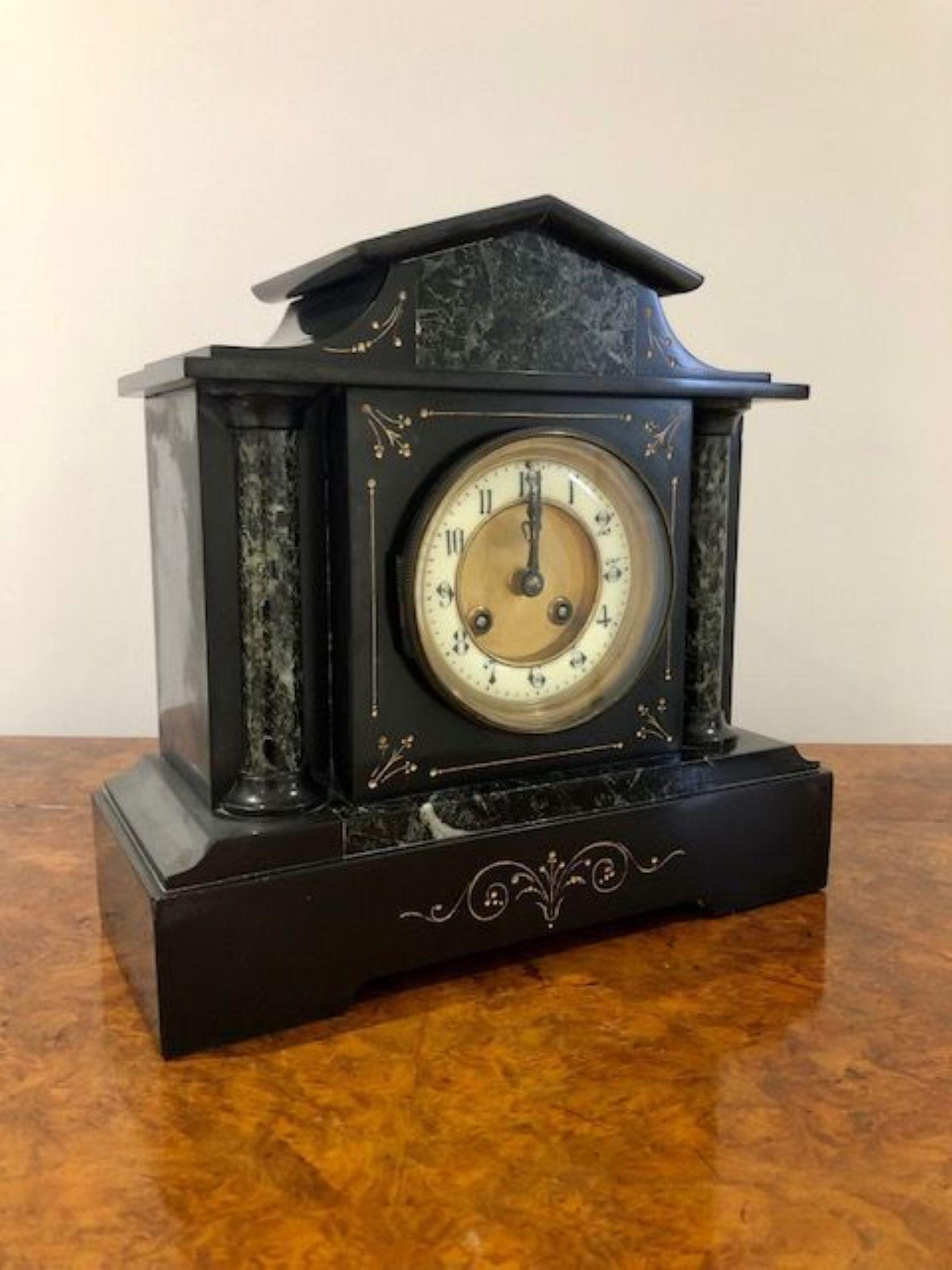 Victorien Horloge de manteau en marbre victorien antique de qualité