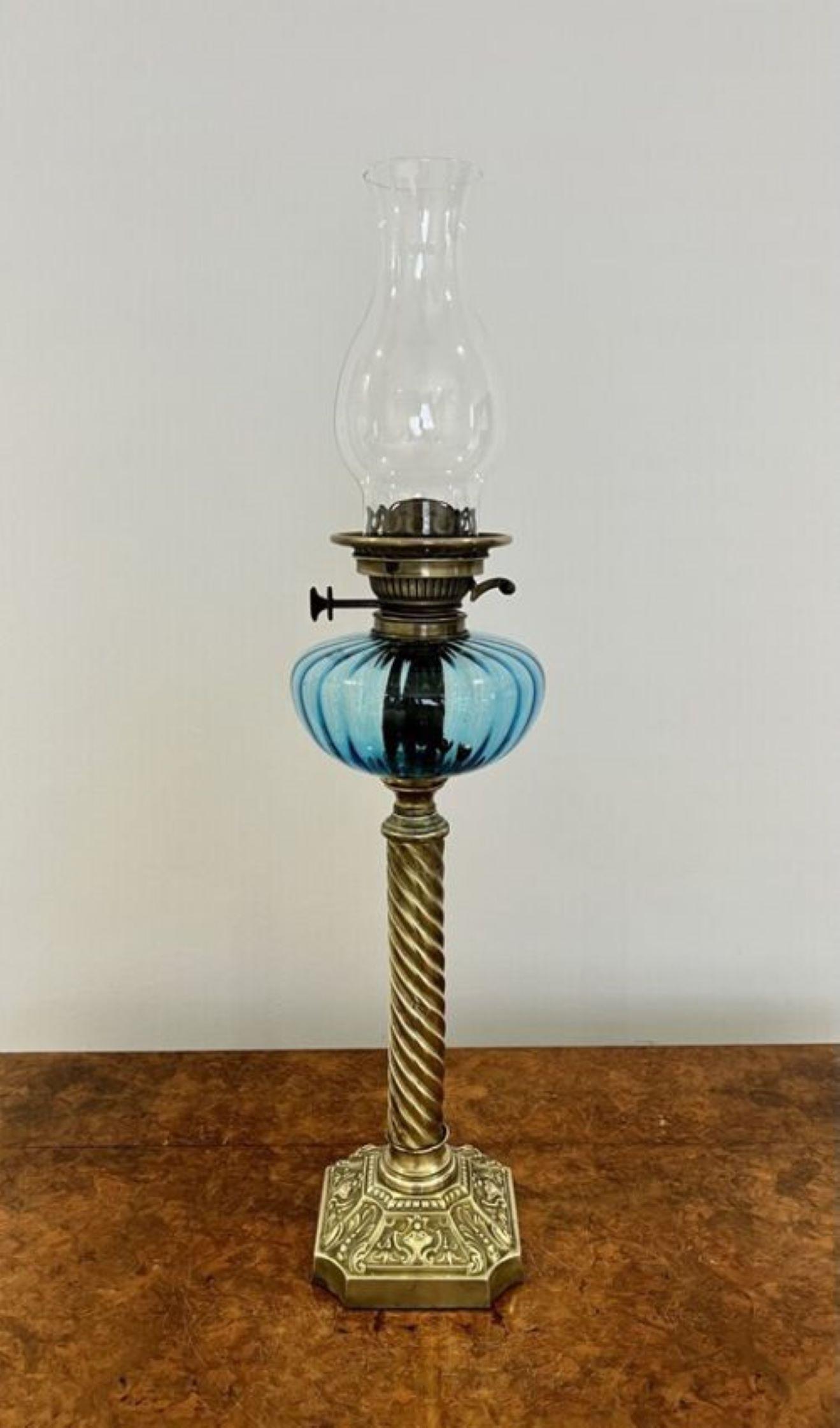 Quality antique Victorian oil lamp  In Good Condition For Sale In Ipswich, GB