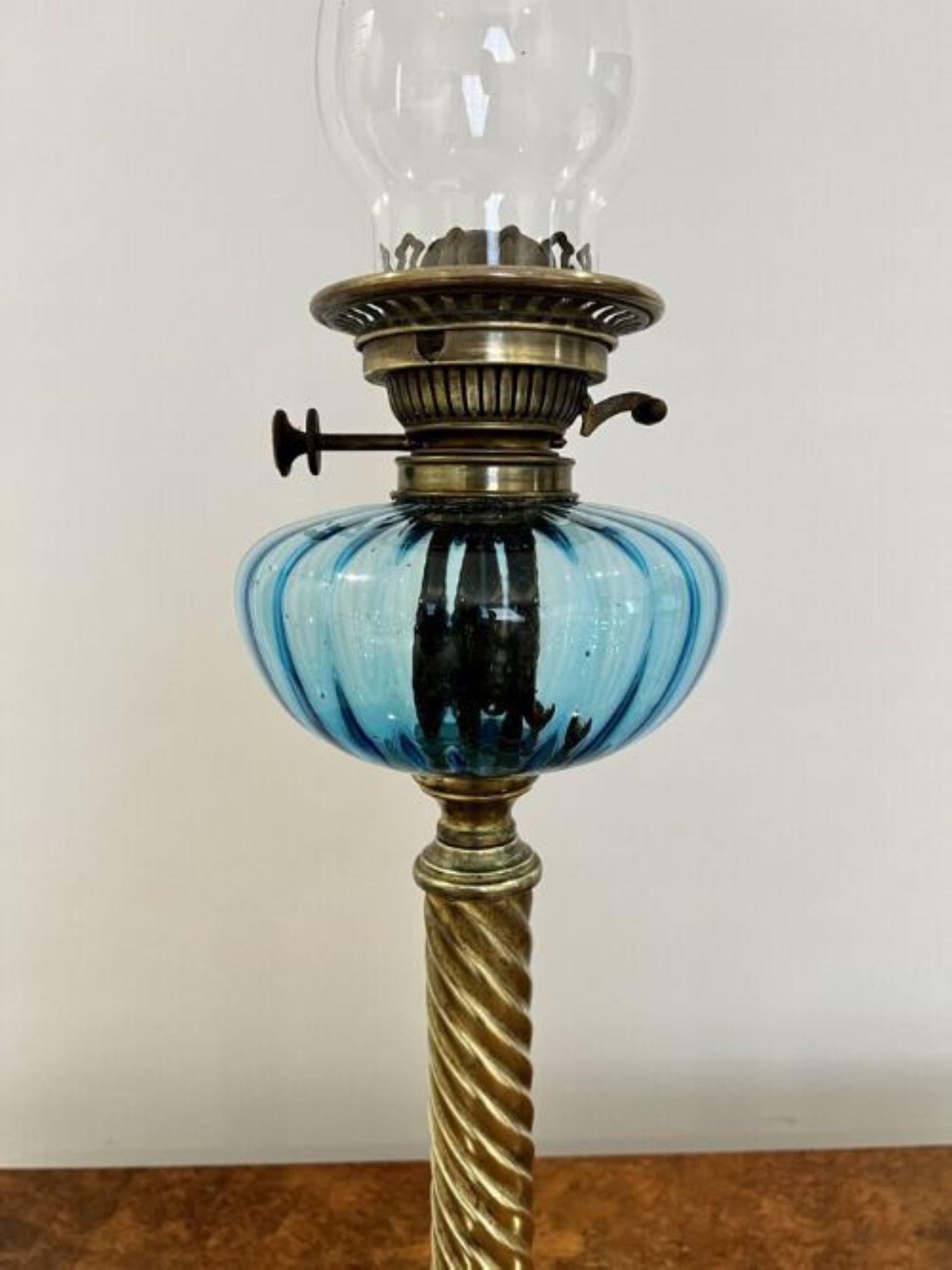 XIXe siècle Lampe à huile victorienne ancienne de qualité  en vente
