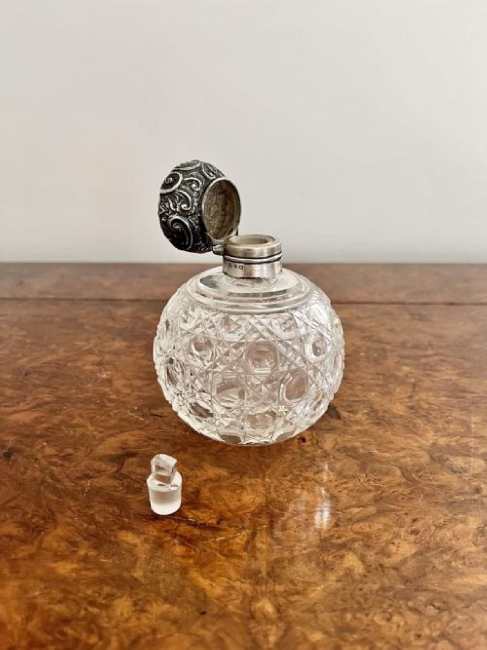 Victorien Flacon de parfum de qualité, monté sur argent, de l'époque victorienne.  en vente