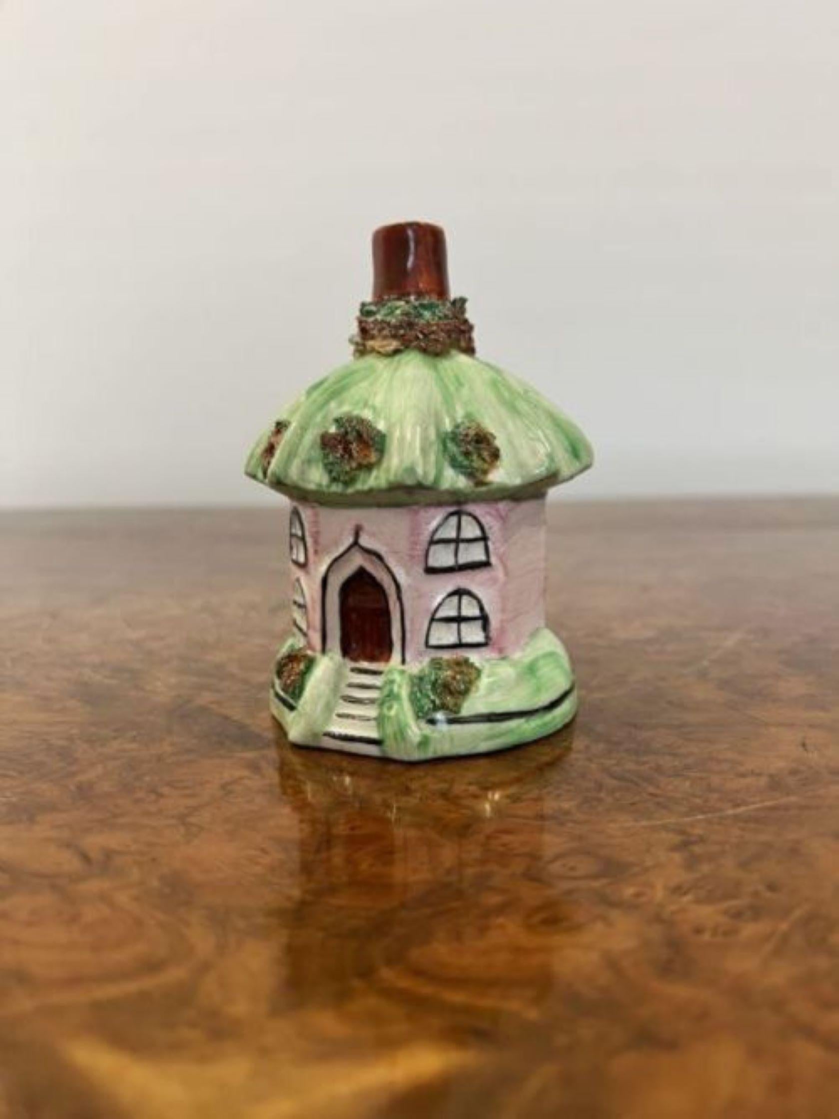 Quality antique Victorian Staffordshire cottage In Good Condition For Sale In Ipswich, GB