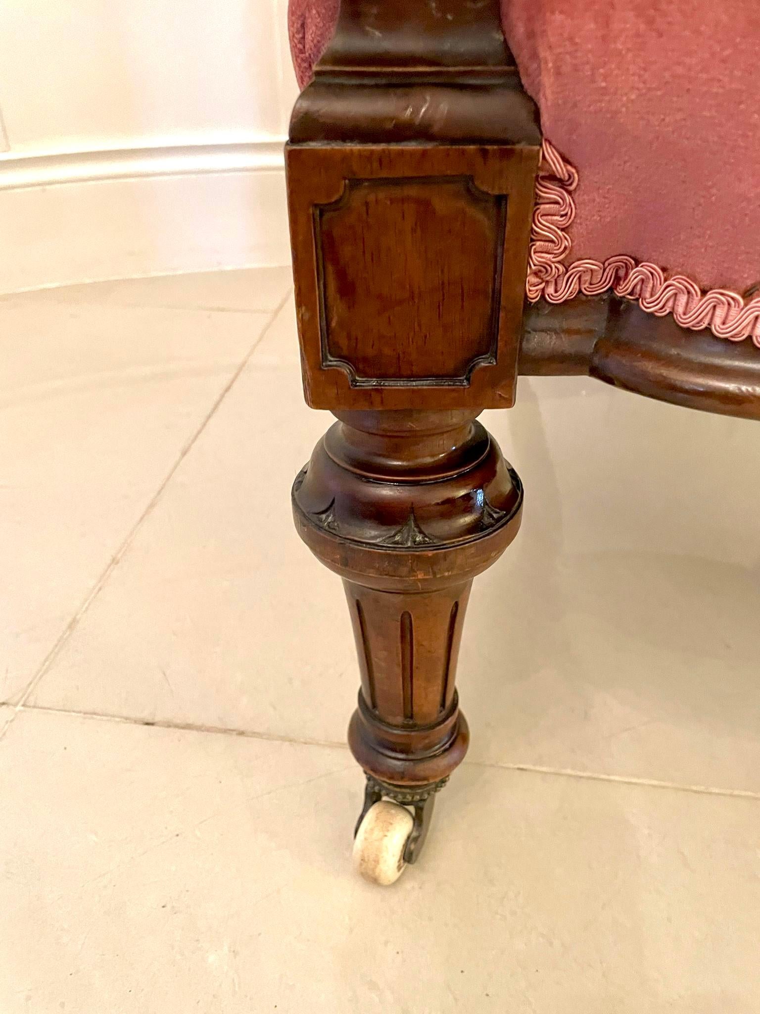 Fauteuil victorien ancien en noyer de qualité supérieure en vente 4